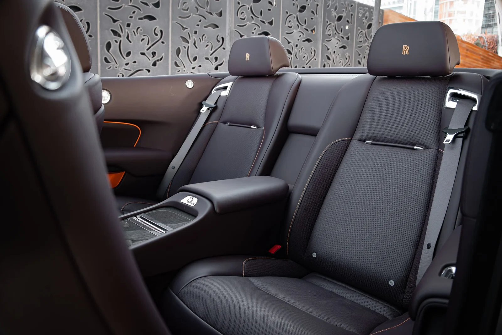 Miete Rolls-Royce Dawn  Grau 2022 in der Abu Dhabi - 5 