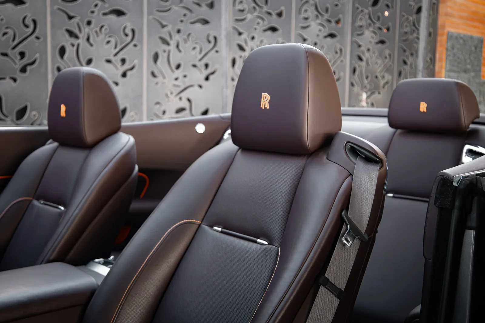 Miete Rolls-Royce Dawn  Grau 2022 in der Abu Dhabi - 4 