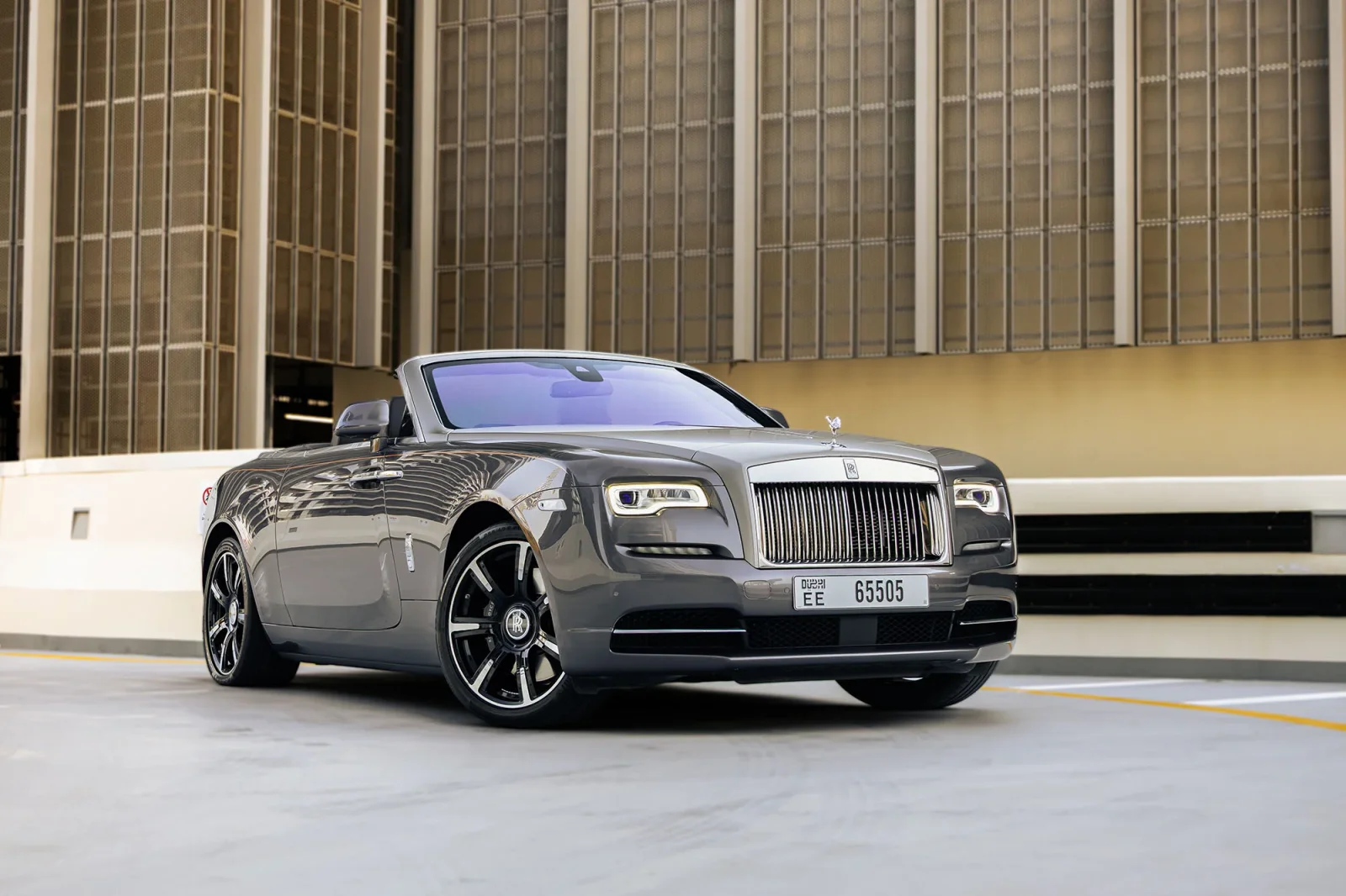 Miete Rolls-Royce Dawn  Grau 2022 in der Abu Dhabi - 2 