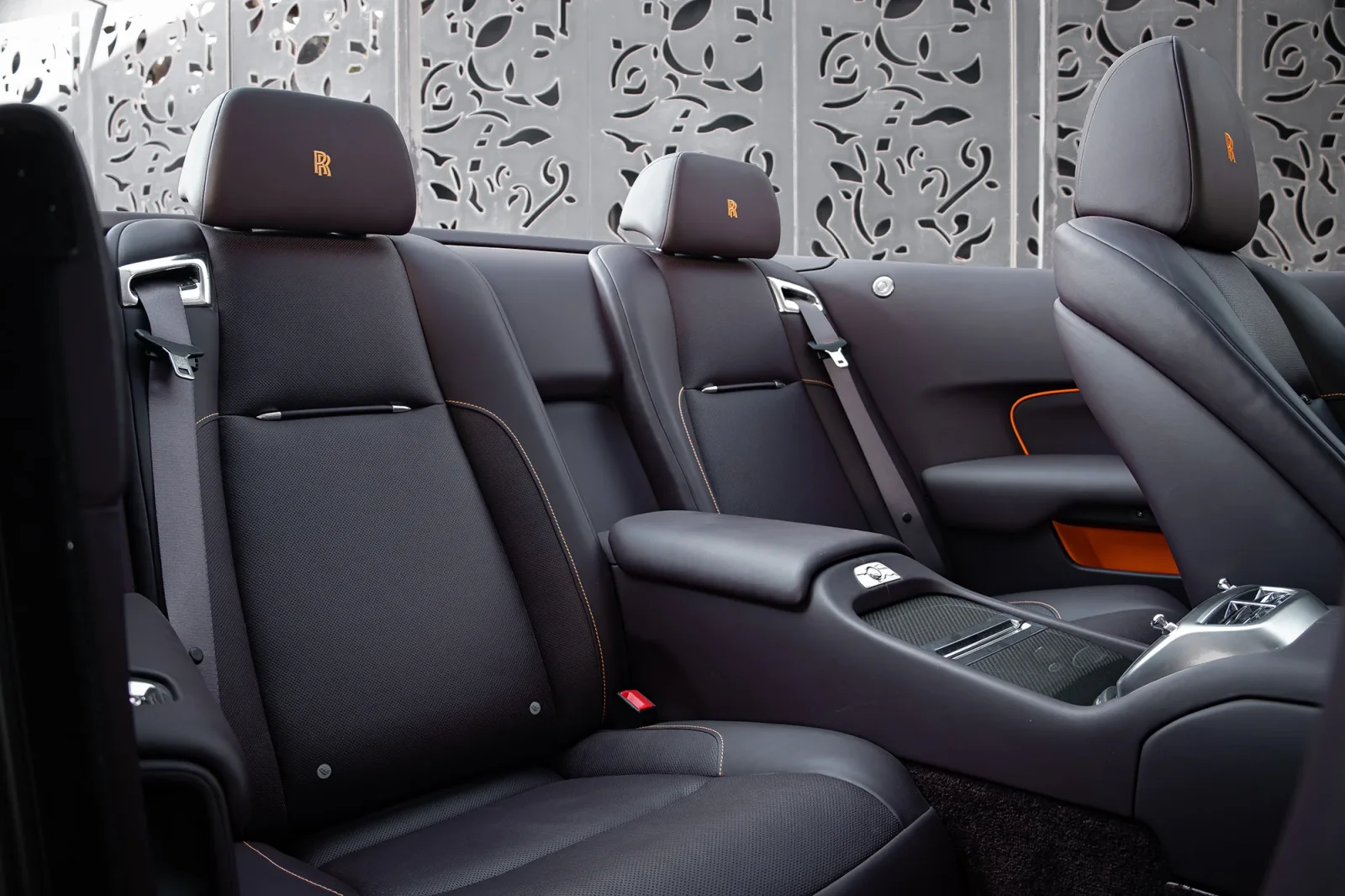 Miete Rolls-Royce Dawn  Grau 2022 in der Abu Dhabi - 7 