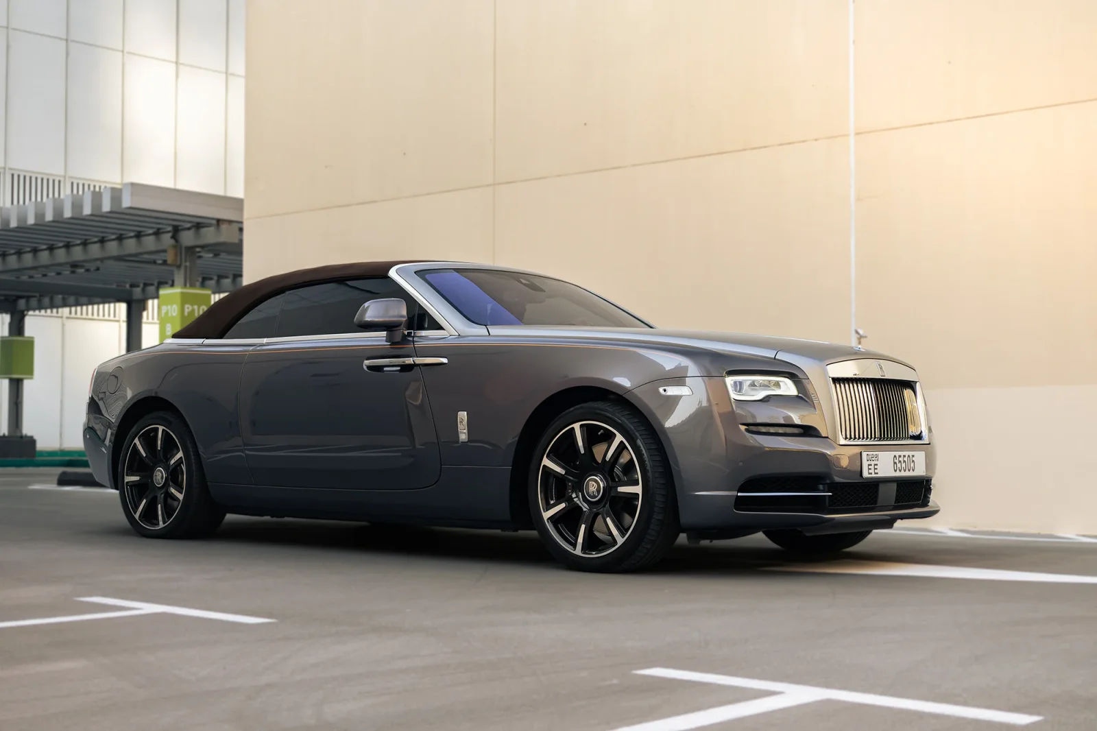 Miete Rolls-Royce Dawn  Grau 2022 in der Abu Dhabi - 12 