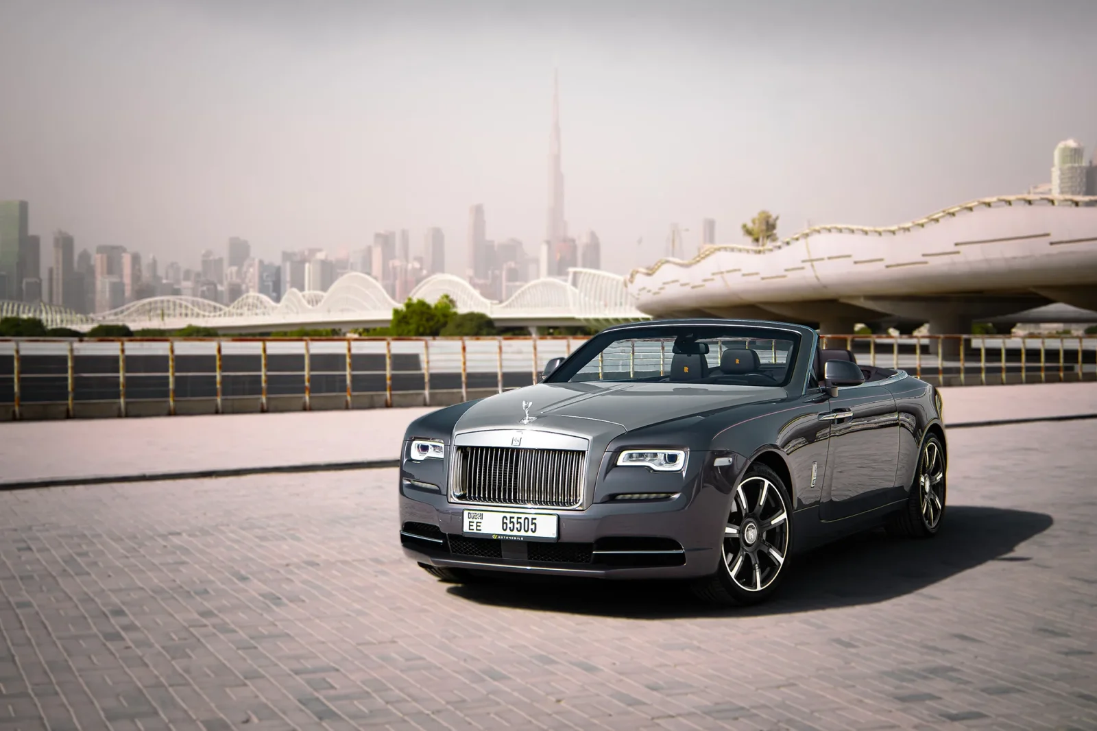 Miete Rolls-Royce Dawn  Grau 2022 in der Abu Dhabi