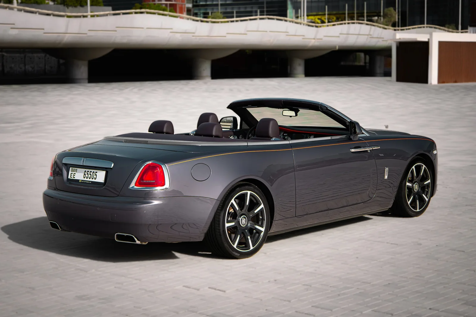 Miete Rolls-Royce Dawn  Grau 2022 in der Abu Dhabi - 11 
