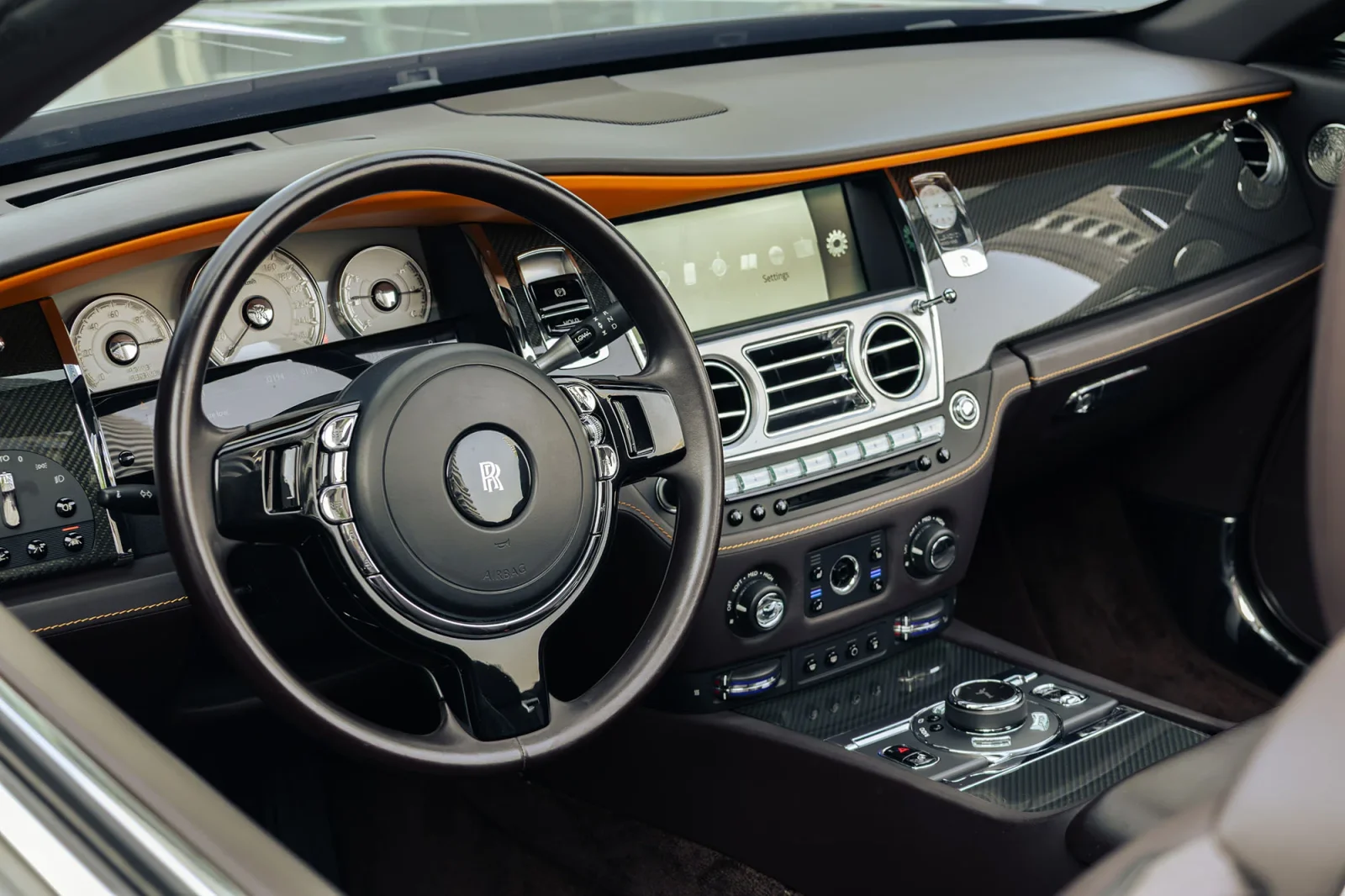 Miete Rolls-Royce Dawn  Grau 2022 in der Abu Dhabi - 4 