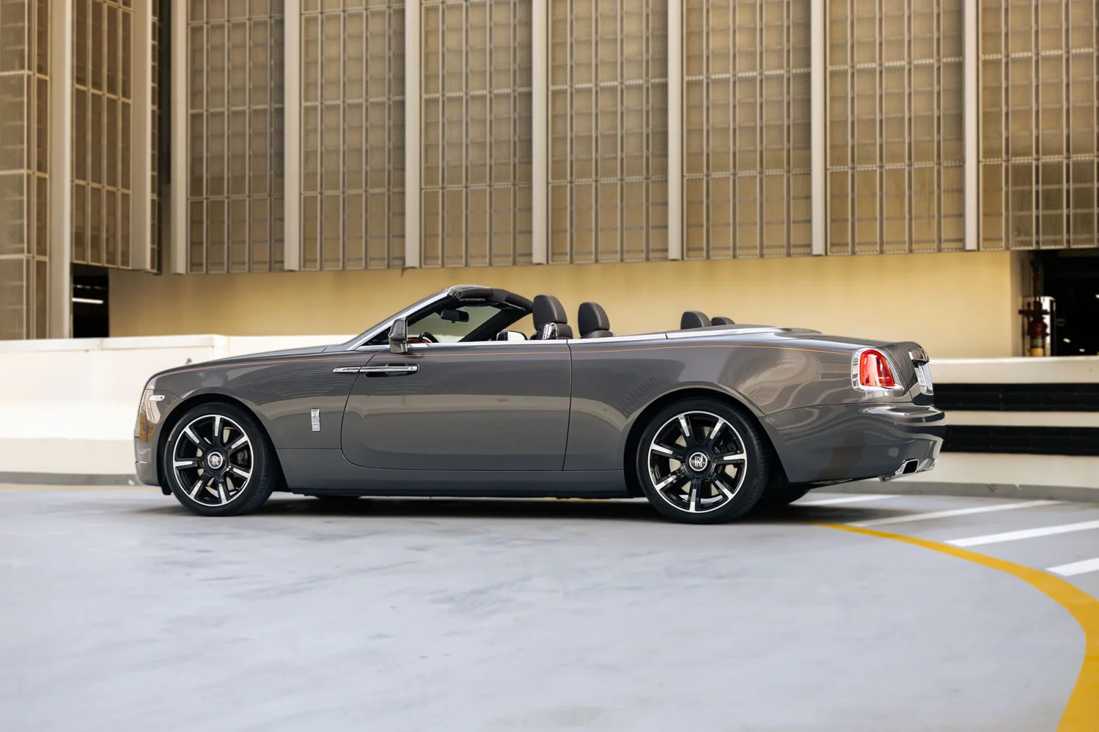 Miete Rolls-Royce Dawn  Grau 2022 in der Abu Dhabi - 8 
