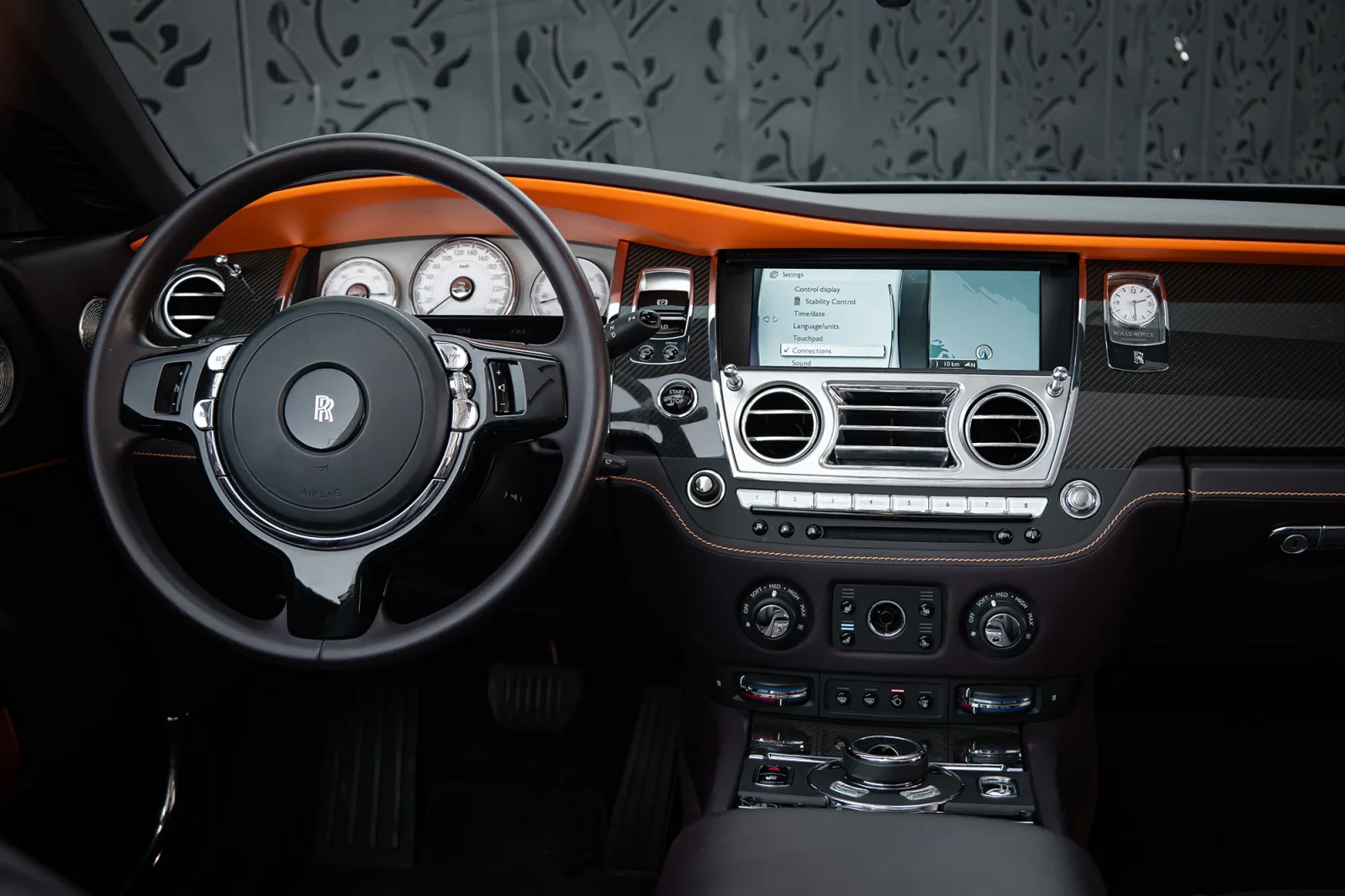 Miete Rolls-Royce Dawn  Grau 2022 in der Abu Dhabi - 3 