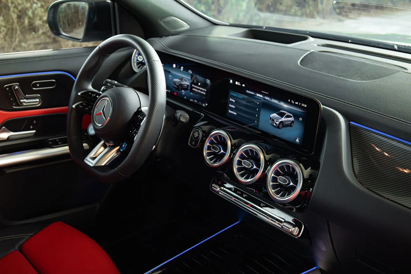 Rent Mercedes-Benz GLA-Class 35 AMG Grey 2025 in Abu Dhabi - 4 