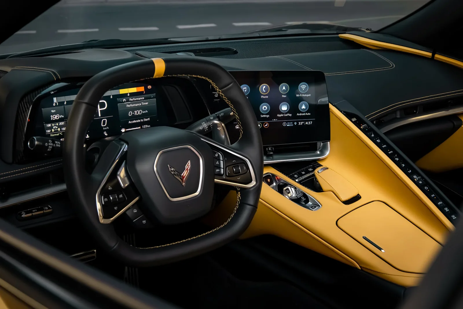 Kiralık Chevrolet Corvette C8 Kahverengi 2023 içinde Abu Dhabi - 4 