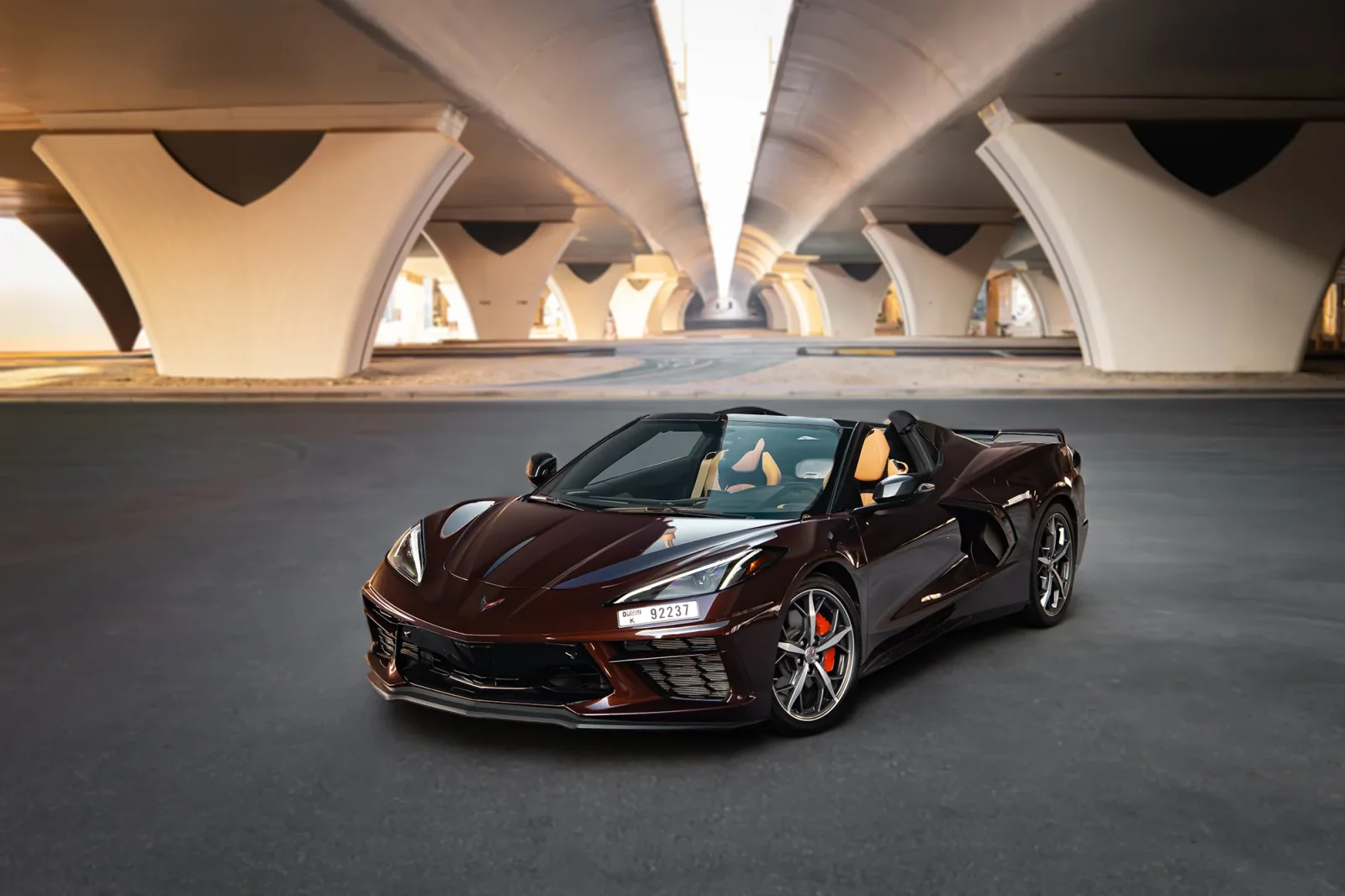 Kiralık Chevrolet Corvette C8 Kahverengi 2023 içinde Abu Dhabi