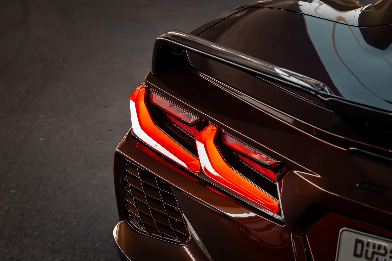 Kiralık Chevrolet Corvette C8 Kahverengi 2023 içinde Abu Dhabi - 12 