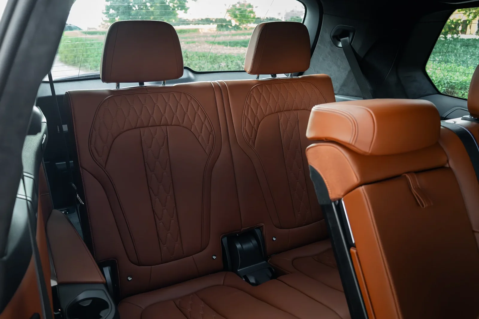 Huren BMW X7 40i Grijs 2025 in Abu Dhabi - 8 