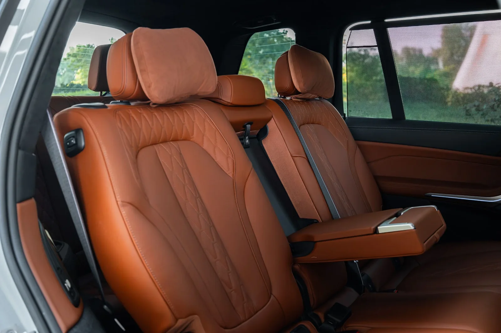 Huren BMW X7 40i Grijs 2025 in Abu Dhabi - 6 