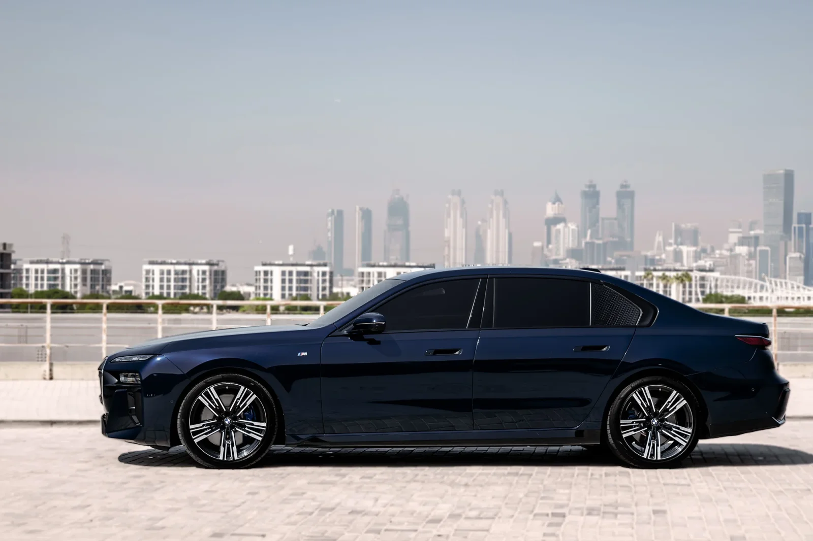 Аренда BMW 7-Series 740i Синий 2023 в Абу-Даби