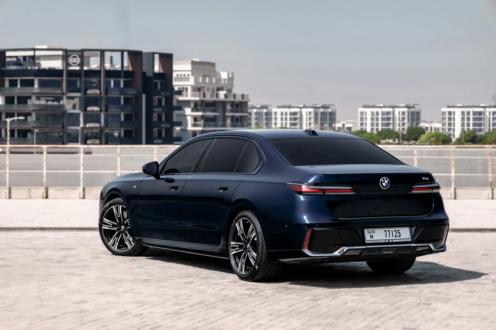 Аренда BMW 7-Series 740i Синий 2023 в Абу-Даби