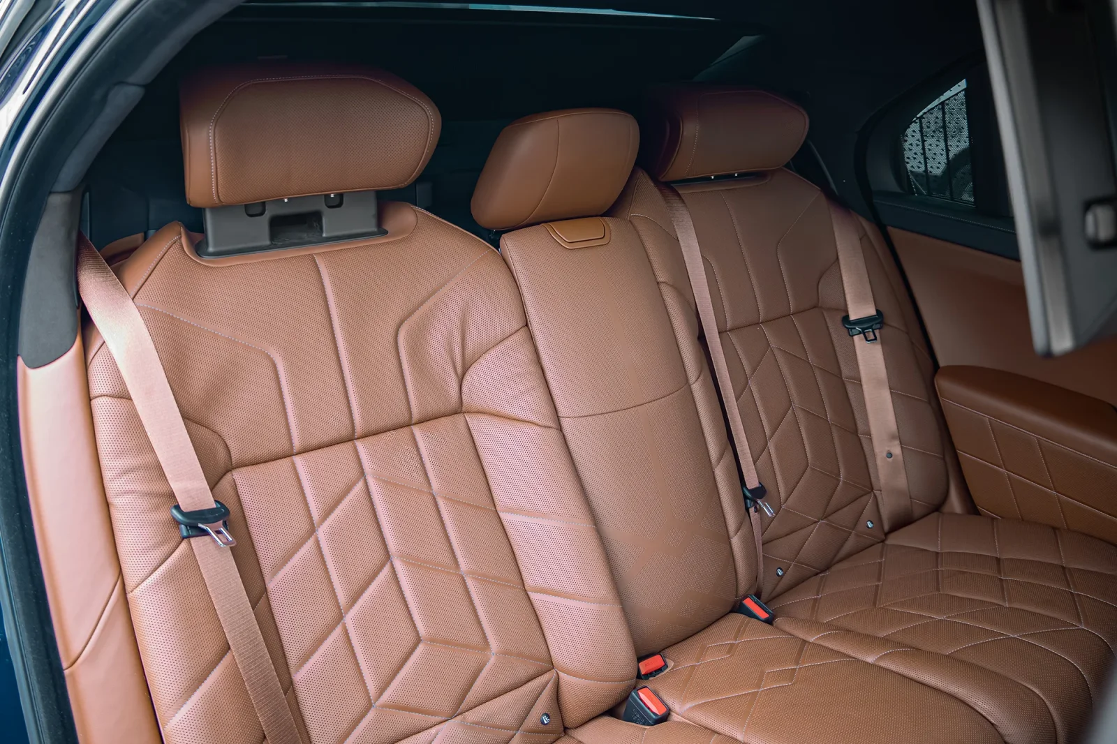 Аренда BMW 7-Series 740i Синий 2023 в Абу-Даби