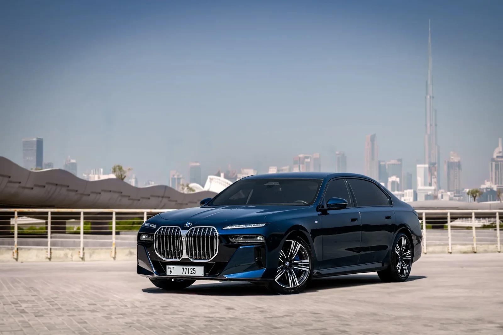 Аренда BMW 7-Series 740i Синий 2023 в Абу-Даби