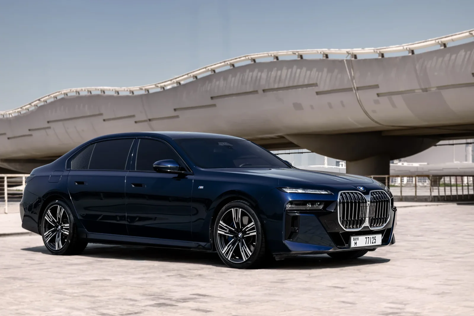 Аренда BMW 7-Series 740i Синий 2023 в Абу-Даби