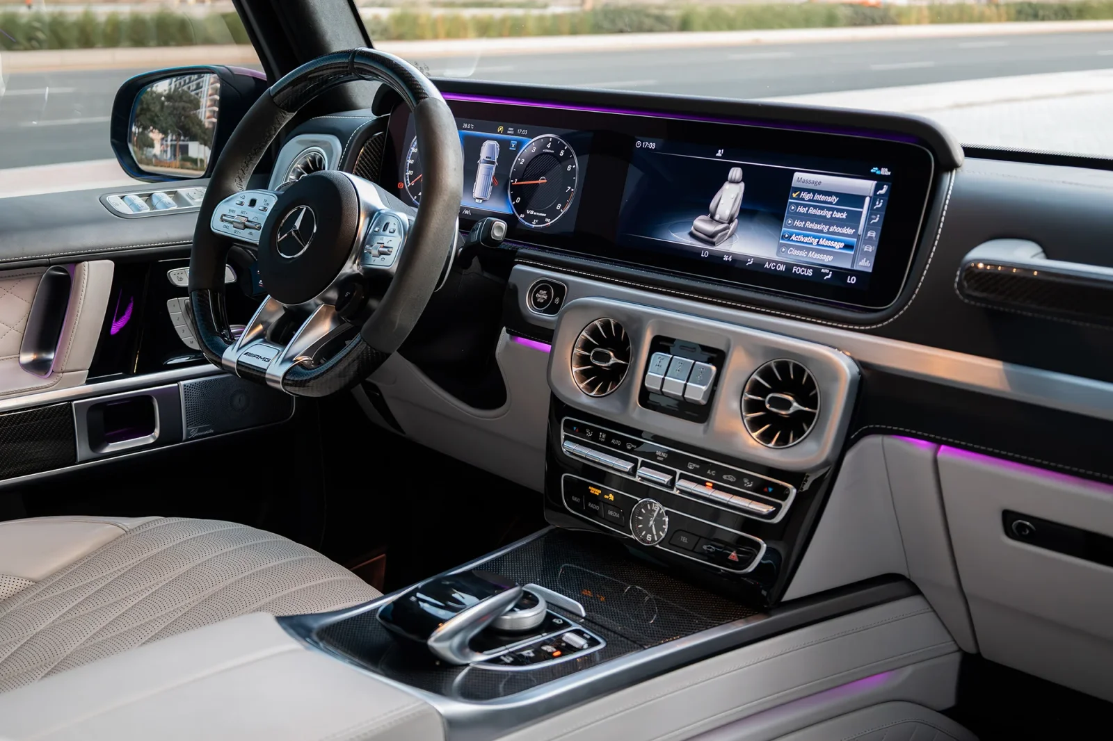 Alquiler Mercedes-Benz G-Class G63 AMG Gris 2023 en Abu Dabi - 3 