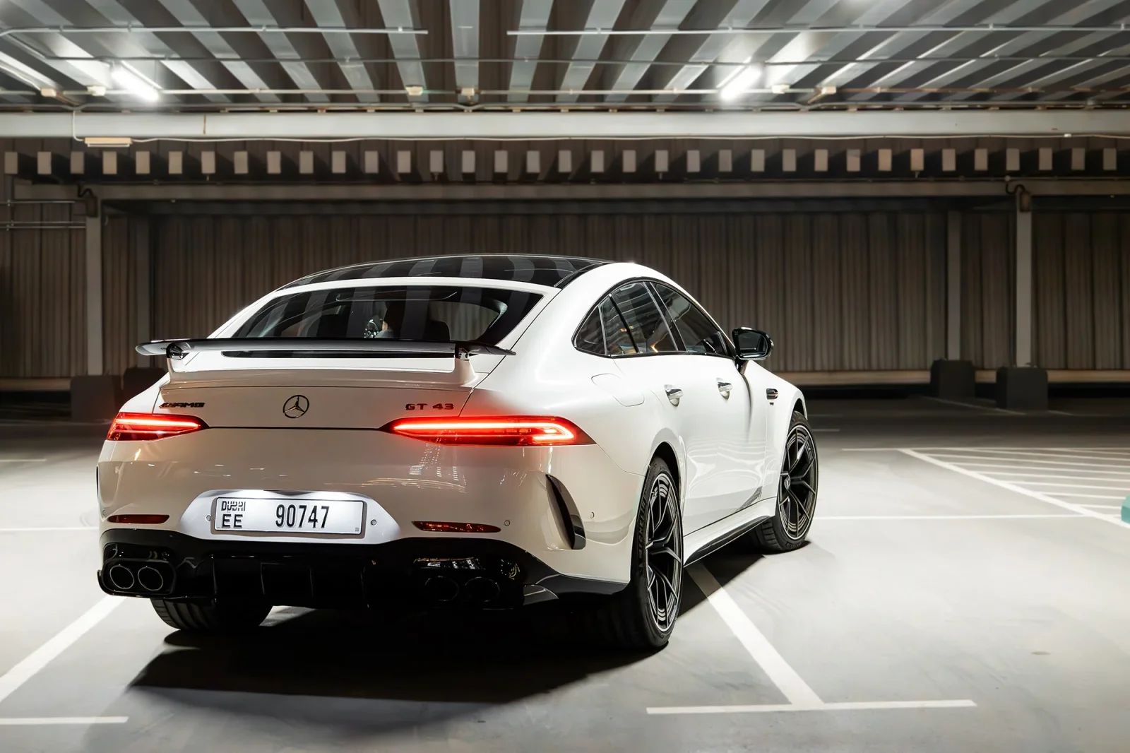 Miete Mercedes-Benz AMG GT 43 Weiß 2023 in der Abu Dhabi - 14 