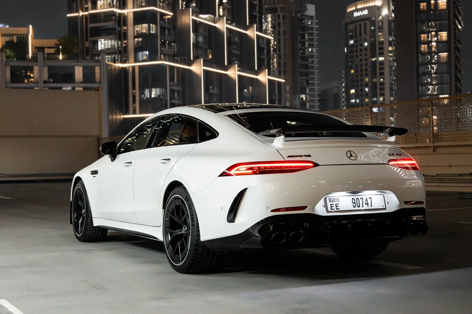 Miete Mercedes-Benz AMG GT 43 Weiß 2023 in der Abu Dhabi - 12 