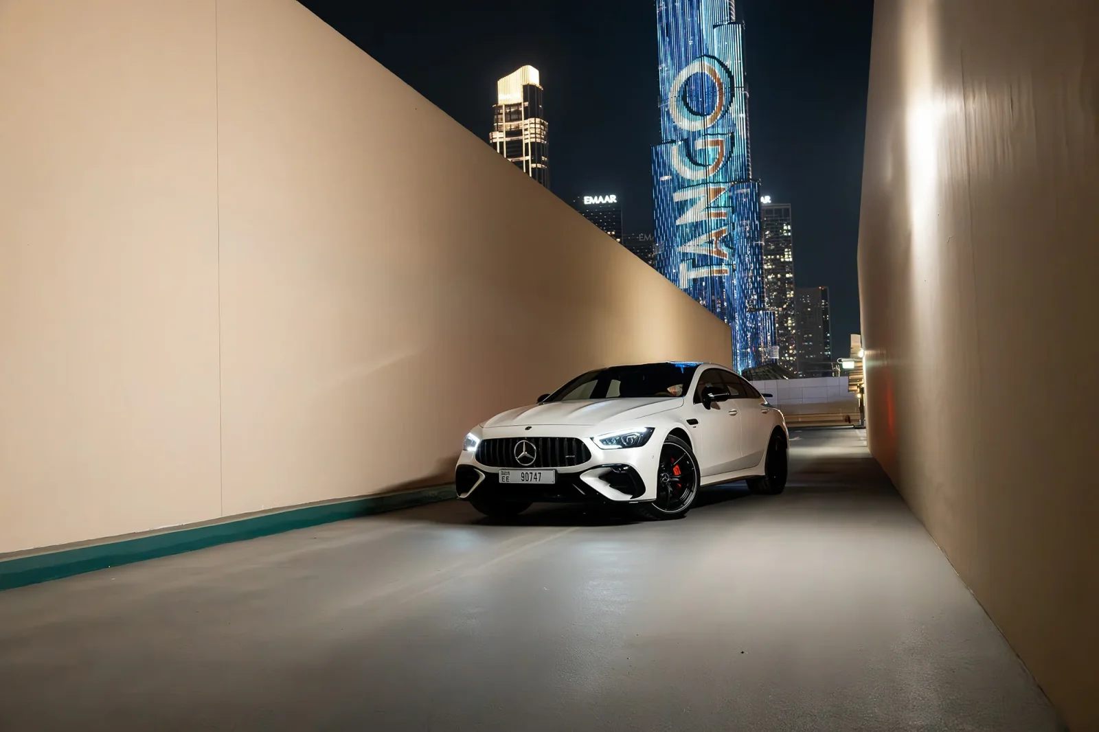 Miete Mercedes-Benz AMG GT 43 Weiß 2023 in der Abu Dhabi - 16 