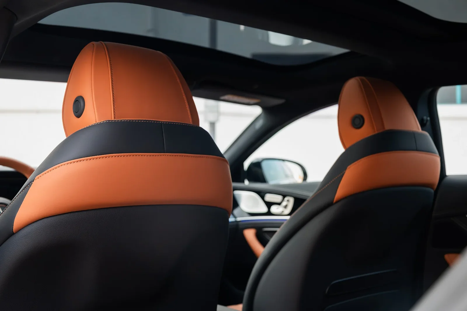 Miete Mercedes-Benz AMG GT 43 Weiß 2023 in der Abu Dhabi - 8 