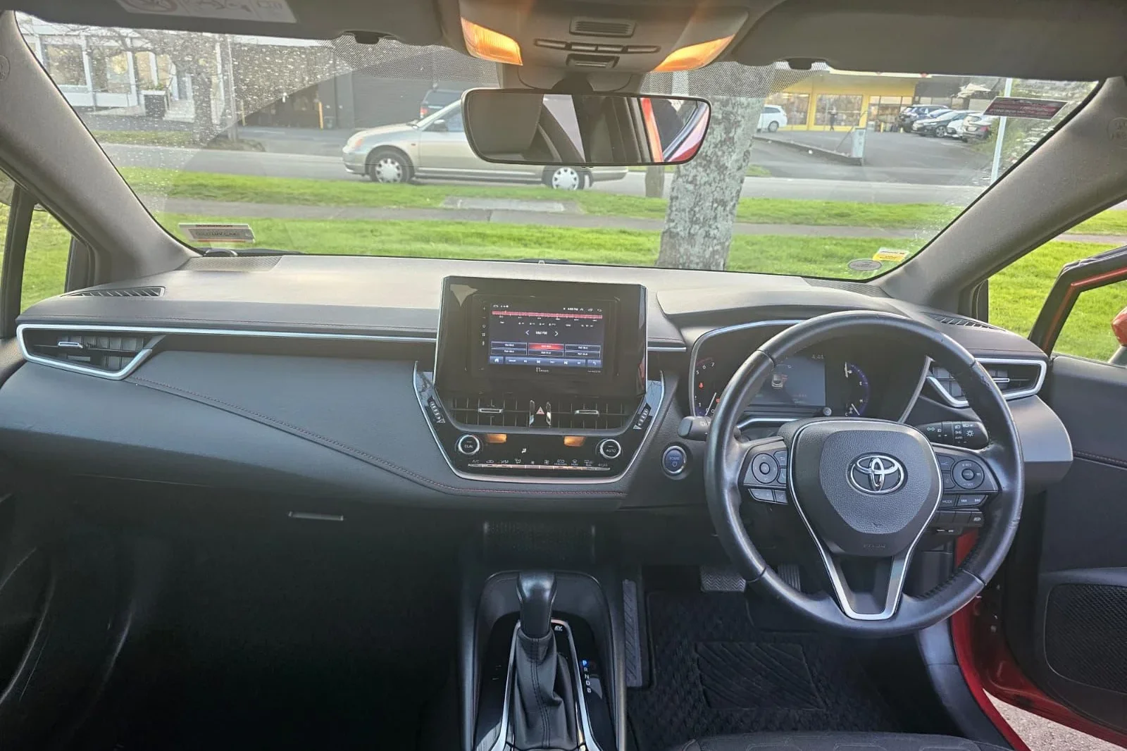 Huren Toyota Corolla Sport Rood 2019 in Mangere - 4 