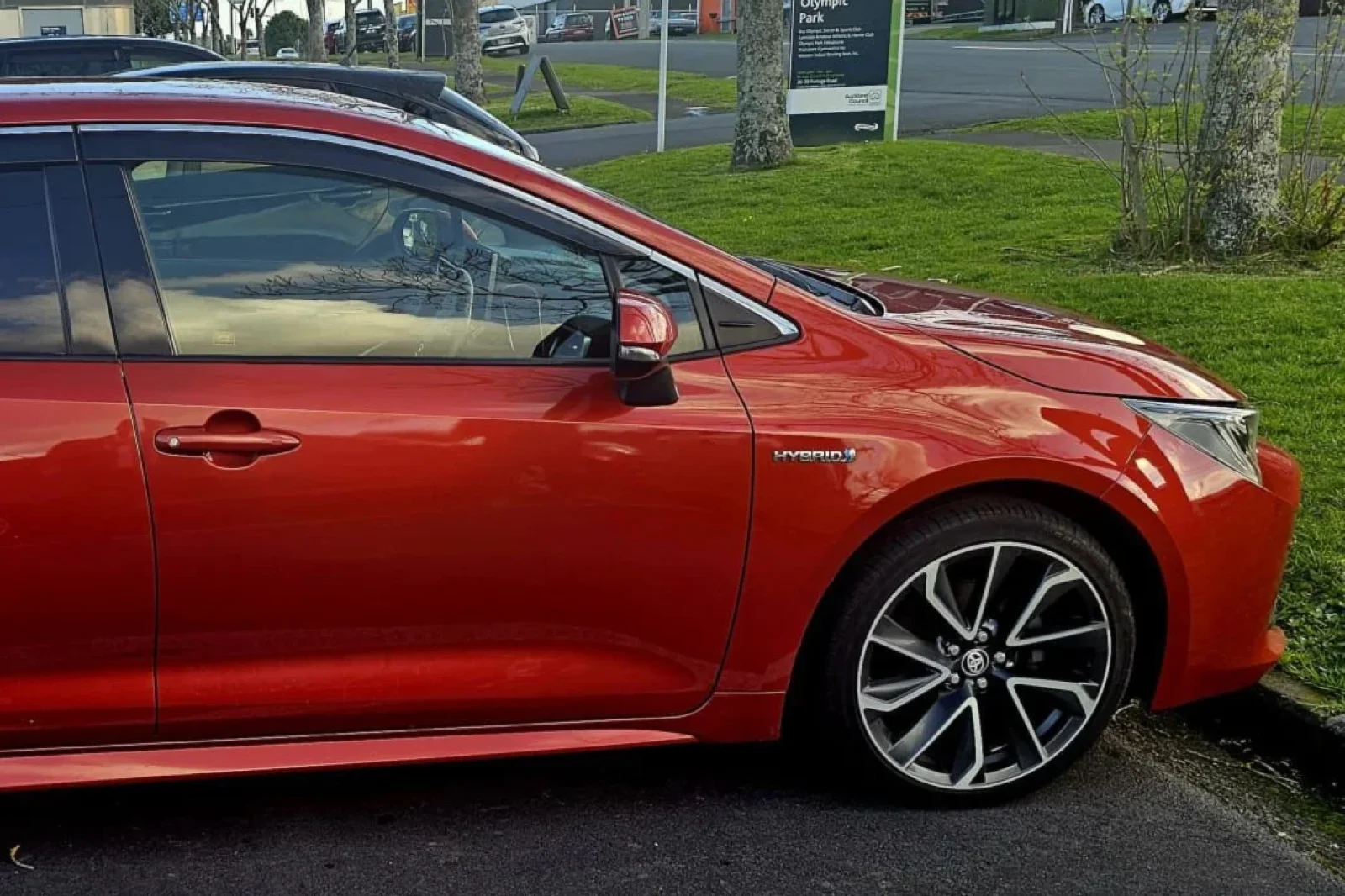 Huren Toyota Corolla Sport Rood 2019 in Mangere - 2 