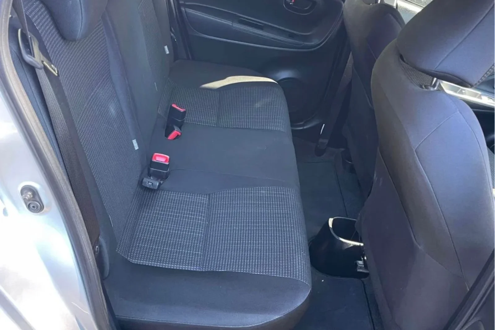 Alquiler Toyota Yaris  Plata 2015 en Mangere - 4 