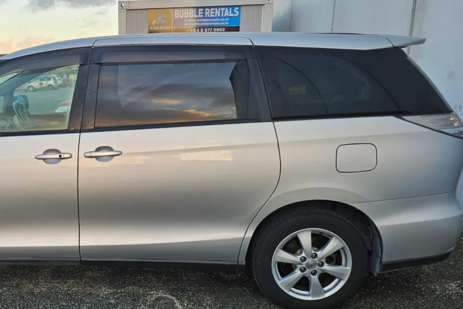 Huren Toyota Estima  Zilver 2008 in Mangere - 6 