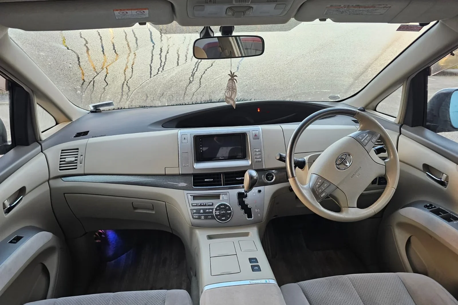 Huren Toyota Estima  Zilver 2008 in Mangere - 3 