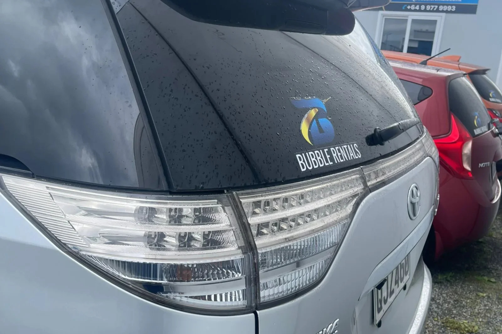 Huren Toyota Estima  Zilver 2008 in Mangere - 5 