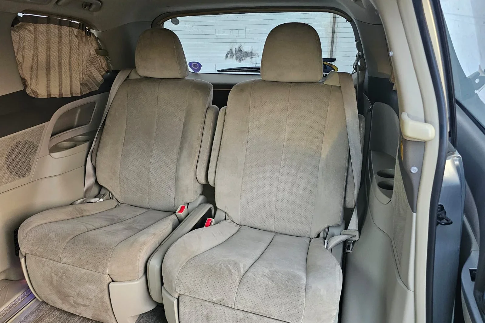 Huren Toyota Estima  Zilver 2008 in Mangere - 4 