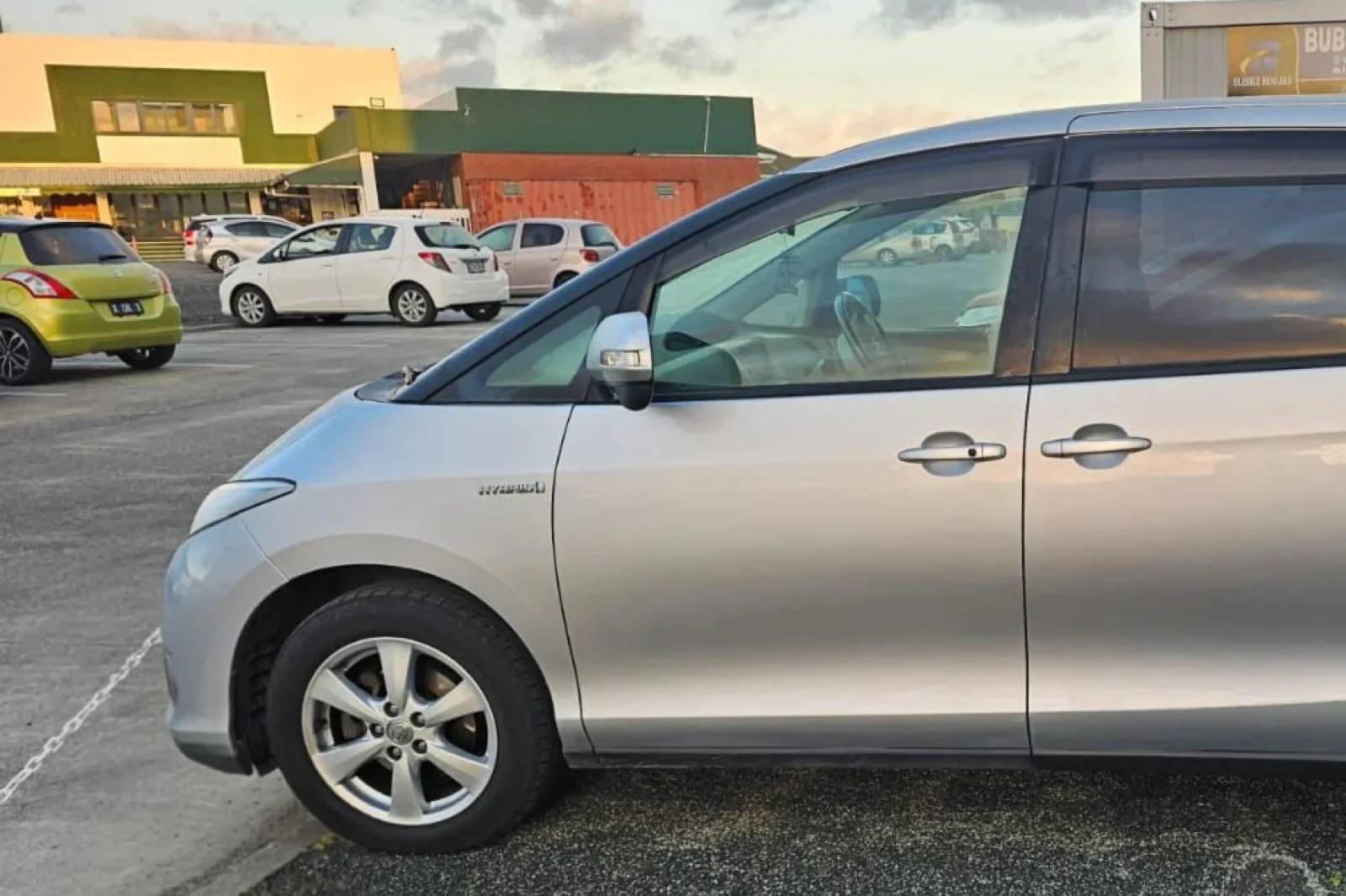 Huren Toyota Estima  Zilver 2008 in Mangere