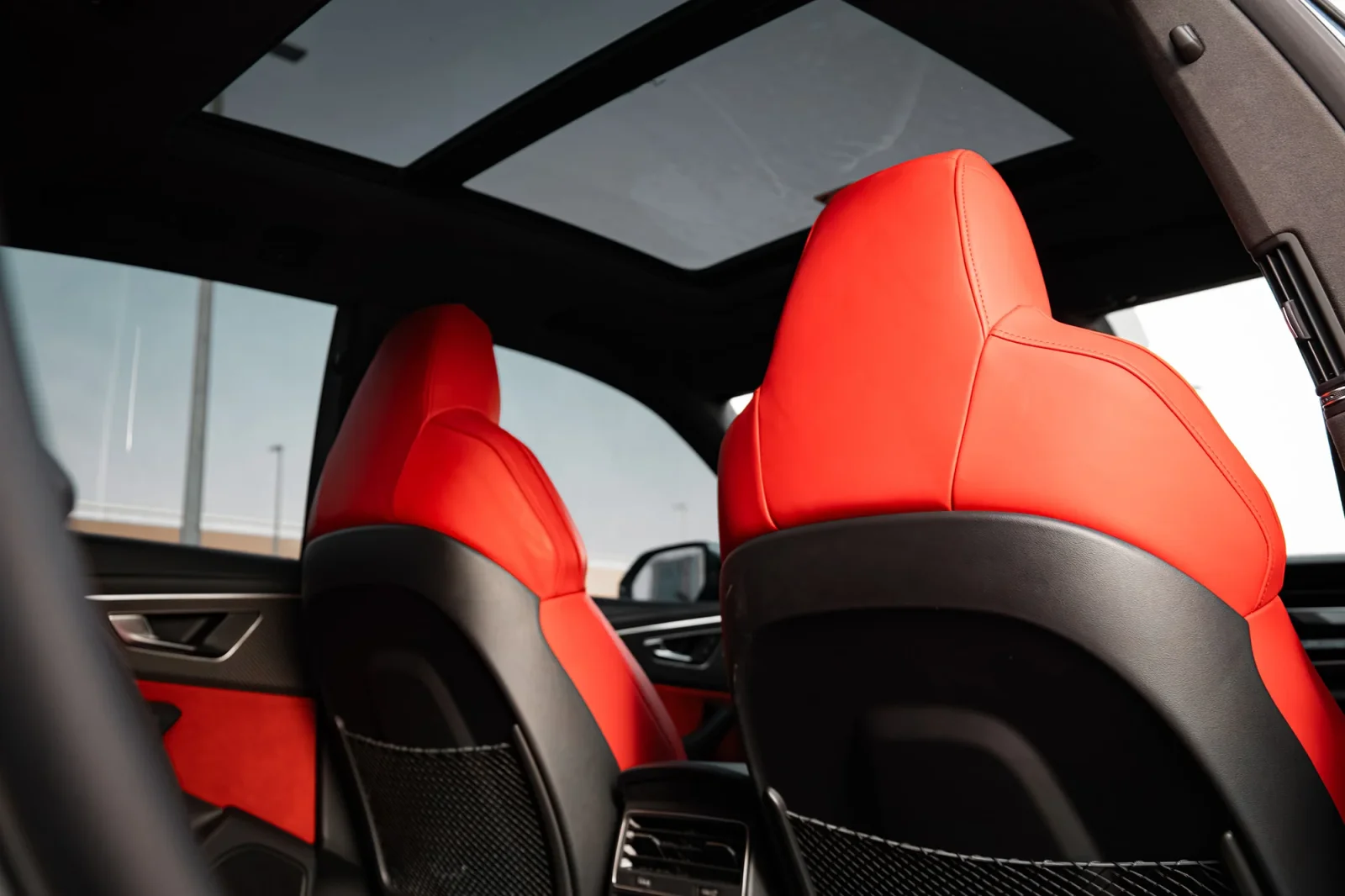 Miete Audi RS Q8  Grau 2023 in der Abu Dhabi - 8 