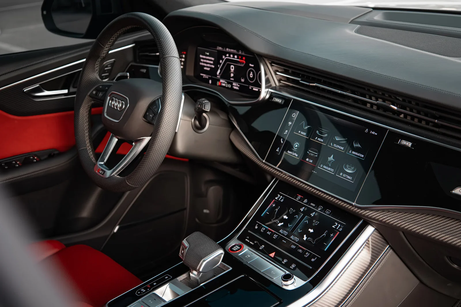 Miete Audi RS Q8  Grau 2023 in der Abu Dhabi - 3 