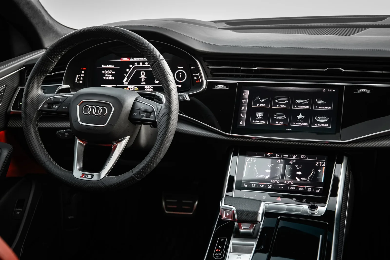 Miete Audi RS Q8  Grau 2023 in der Abu Dhabi - 4 