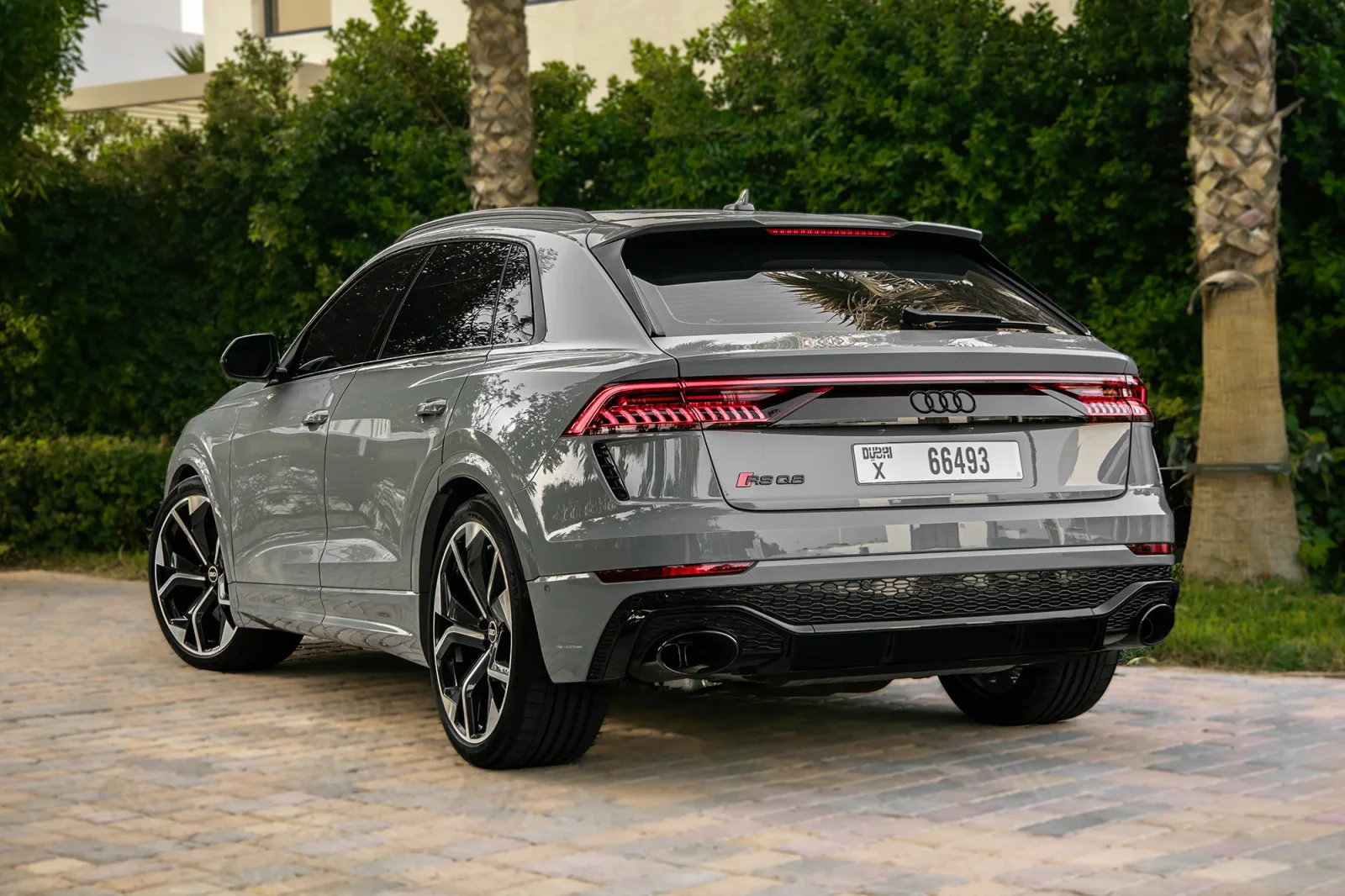 Miete Audi RS Q8  Grau 2023 in der Abu Dhabi - 10 