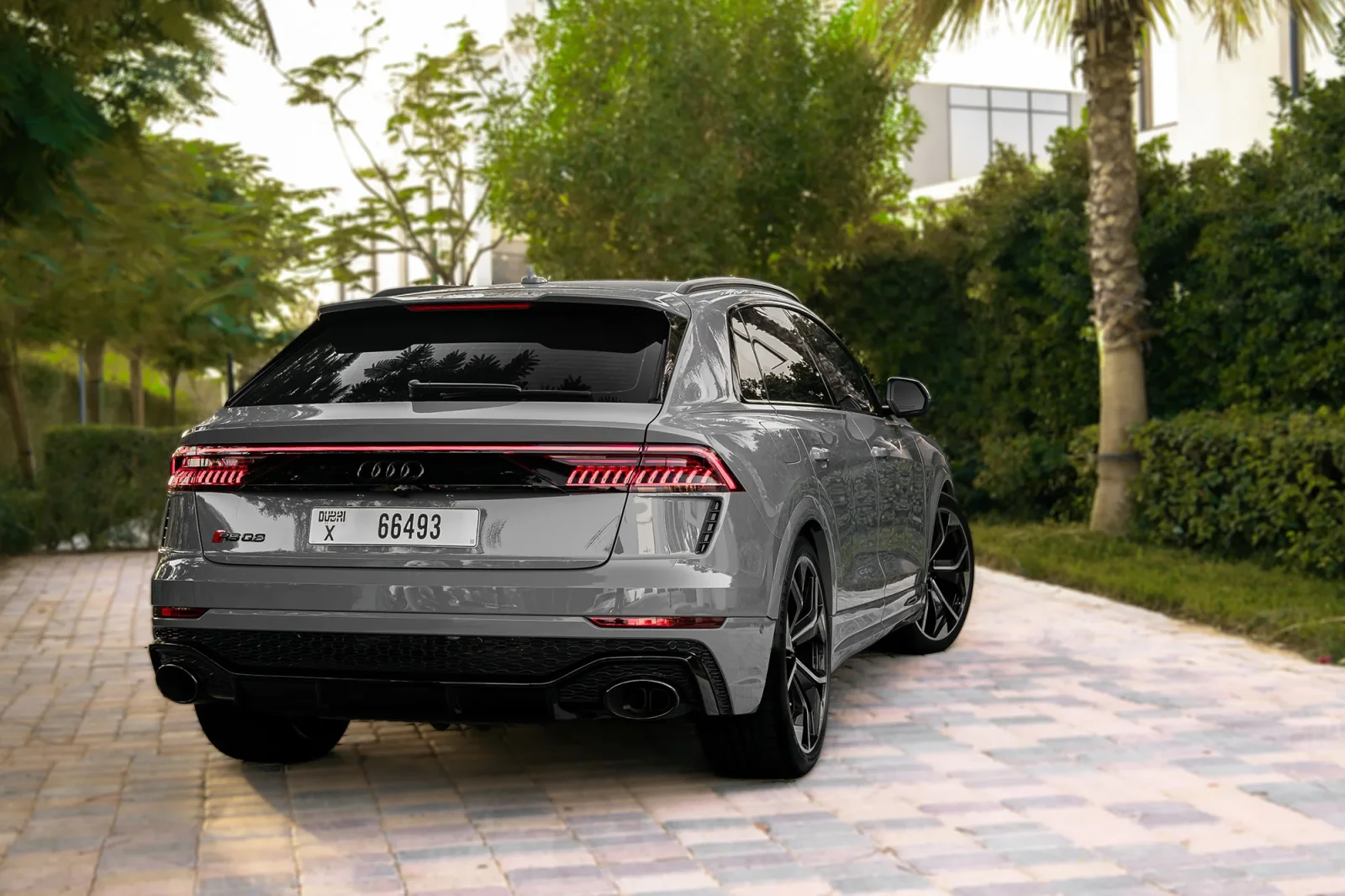 Miete Audi RS Q8  Grau 2023 in der Abu Dhabi - 12 
