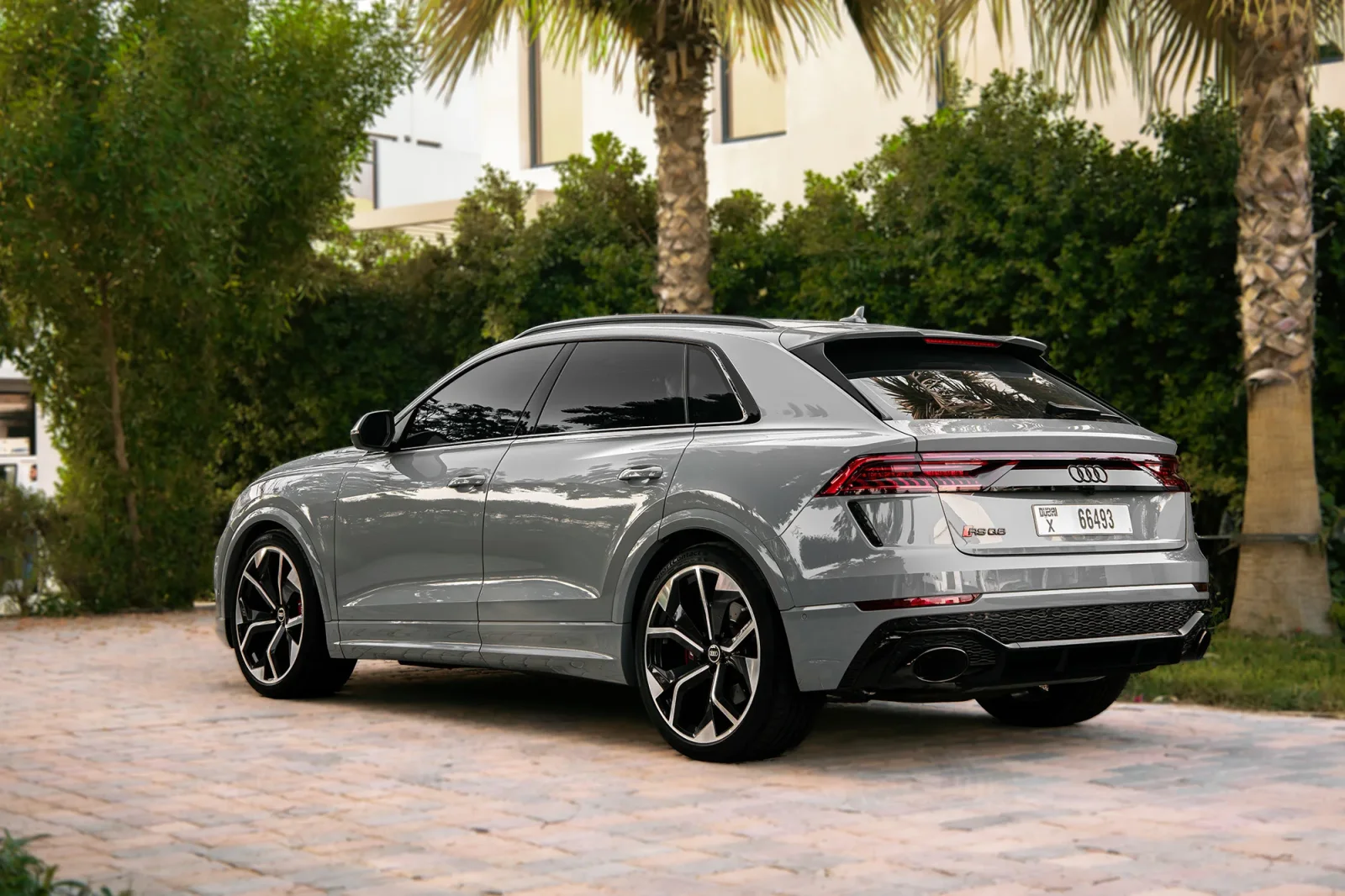 Miete Audi RS Q8  Grau 2023 in der Abu Dhabi - 13 