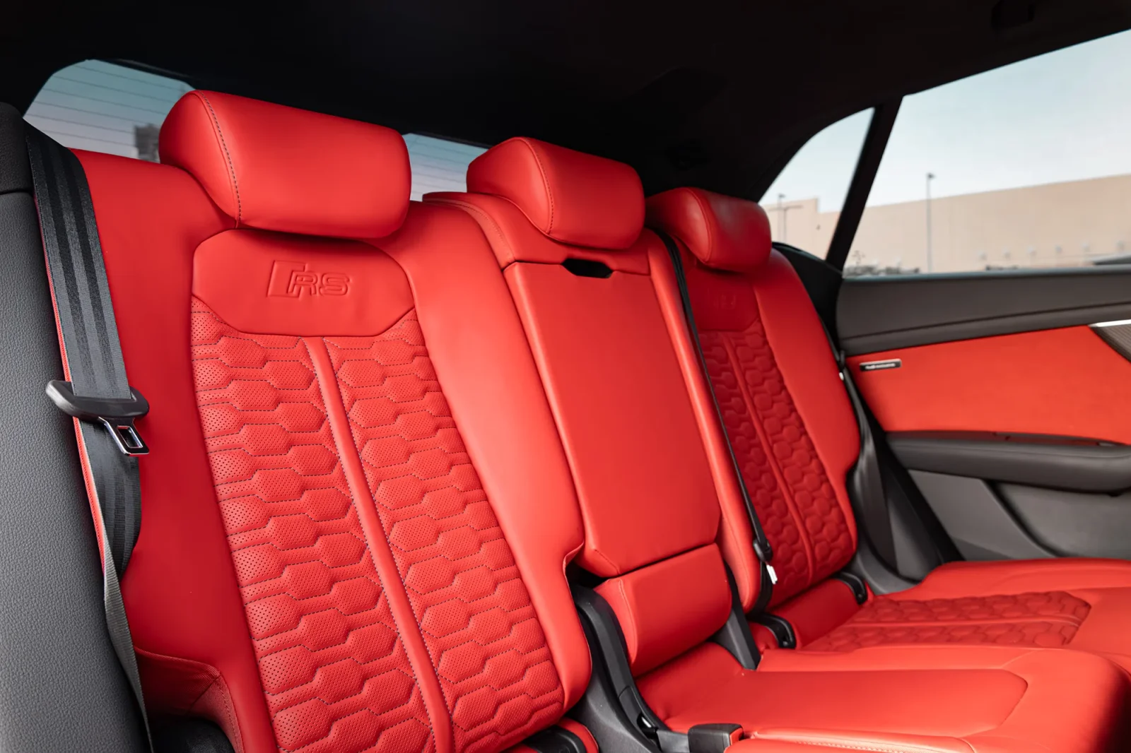 Miete Audi RS Q8  Grau 2023 in der Abu Dhabi - 9 