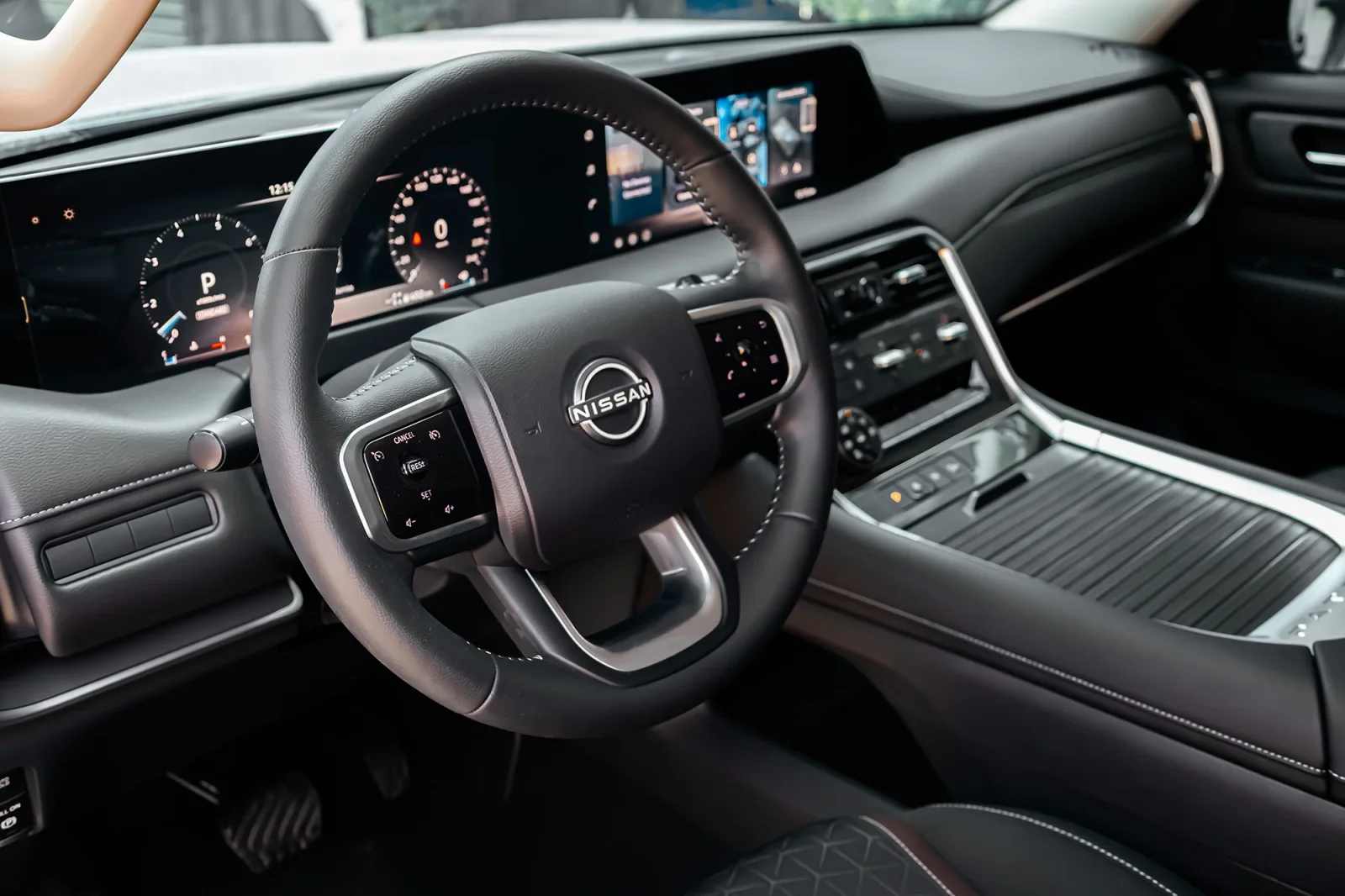 Kiralık Nissan Patrol  Siyah 2025 içinde Abu Dhabi - 4 