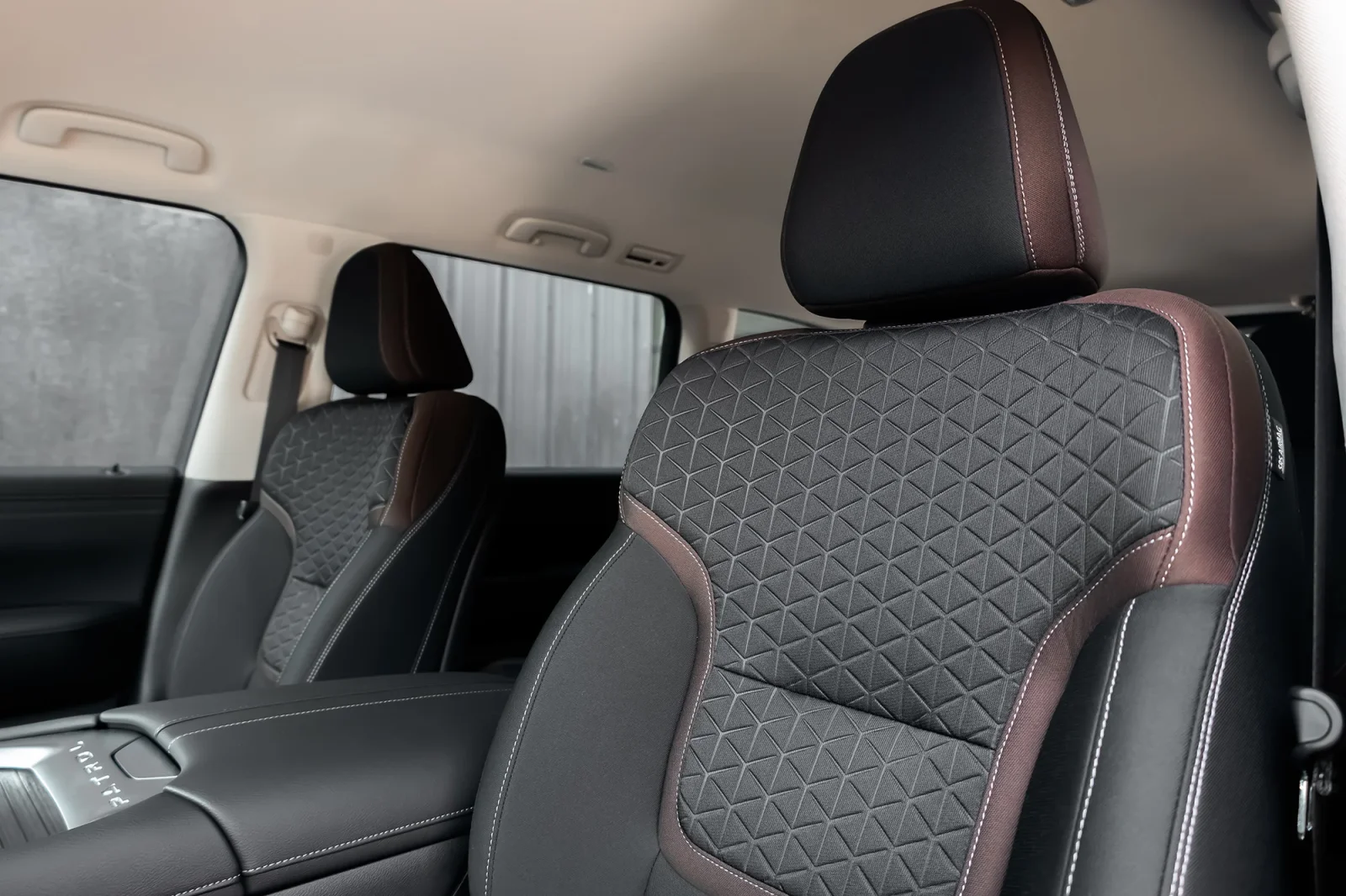 Kiralık Nissan Patrol  Siyah 2025 içinde Abu Dhabi - 6 