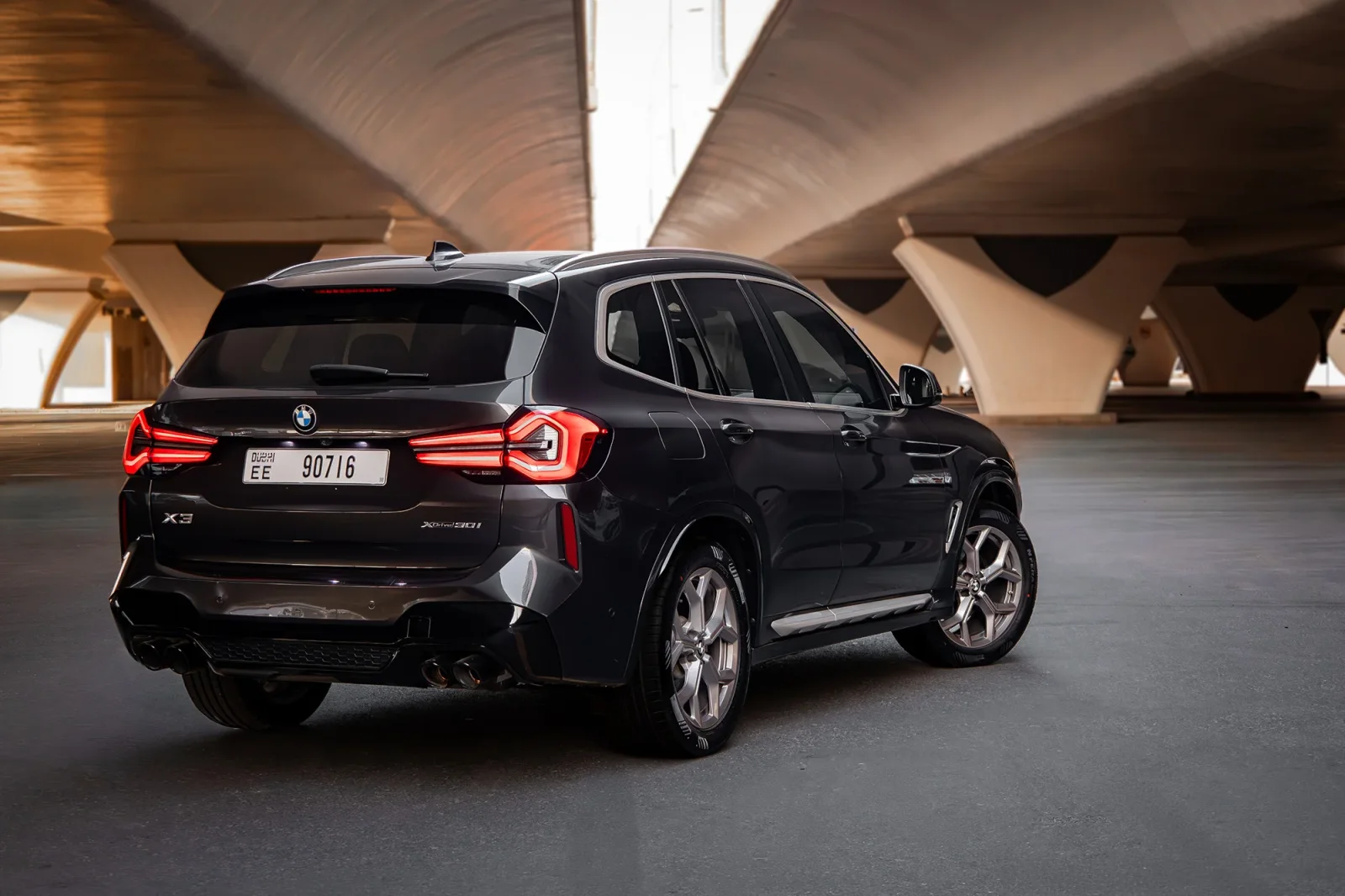 Huren BMW X3  Grijs 2024 in Abu Dhabi - 9 