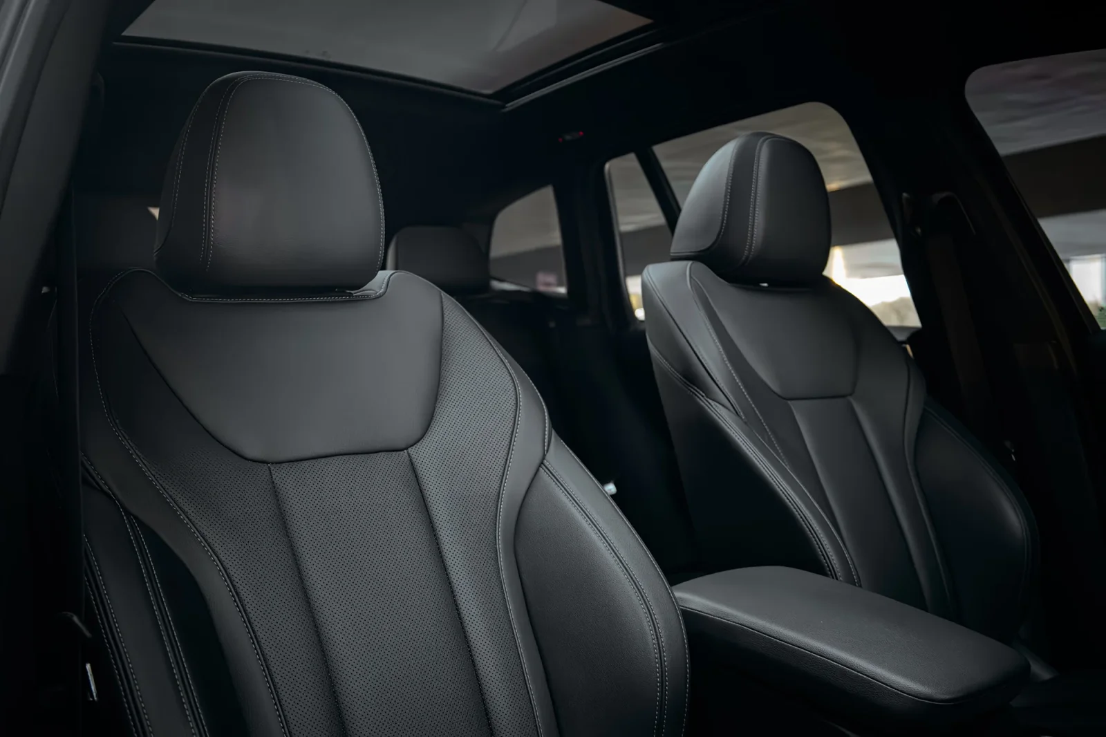 Huren BMW X3  Grijs 2024 in Abu Dhabi - 4 