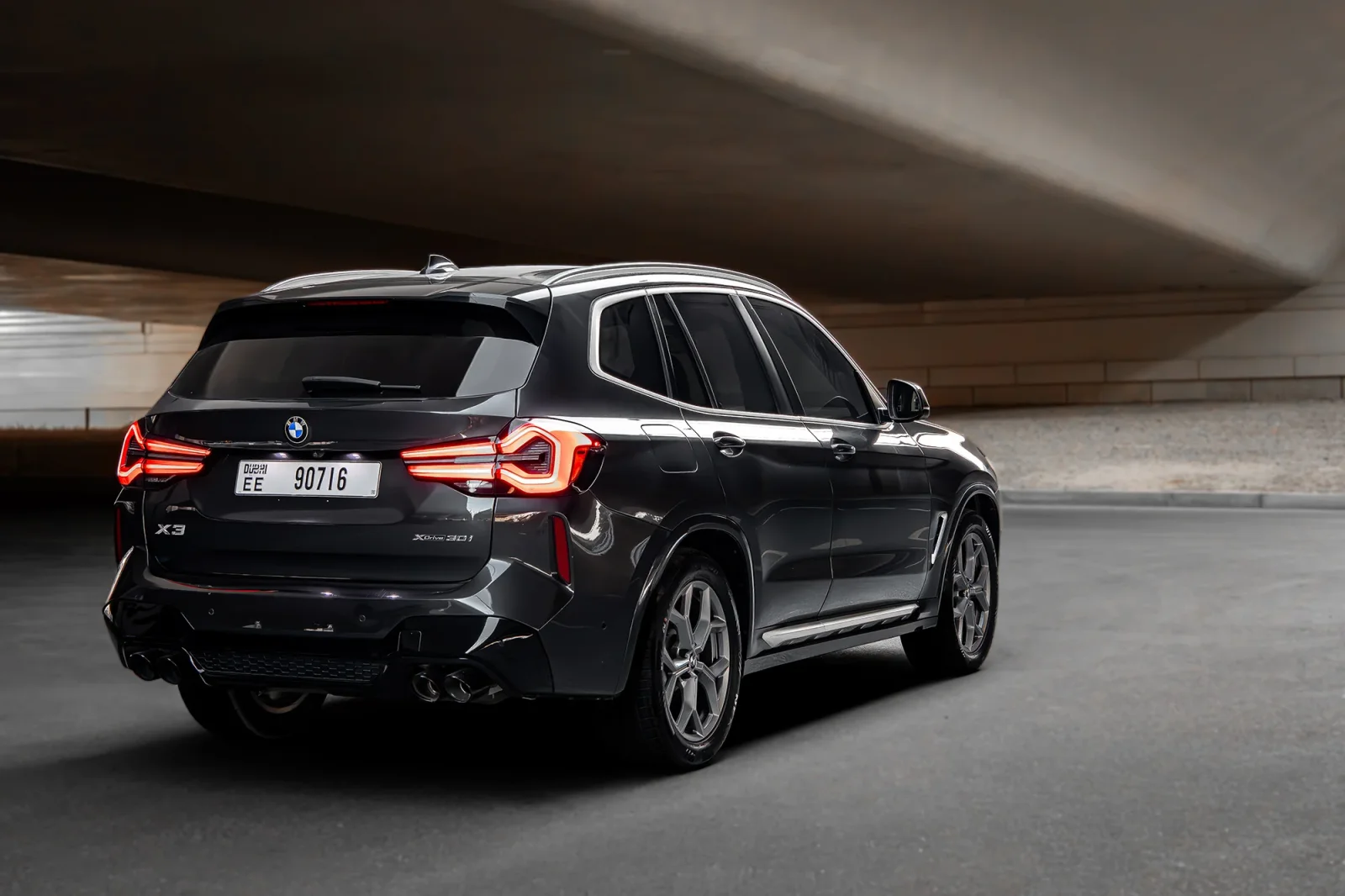 Huren BMW X3  Grijs 2024 in Abu Dhabi - 8 