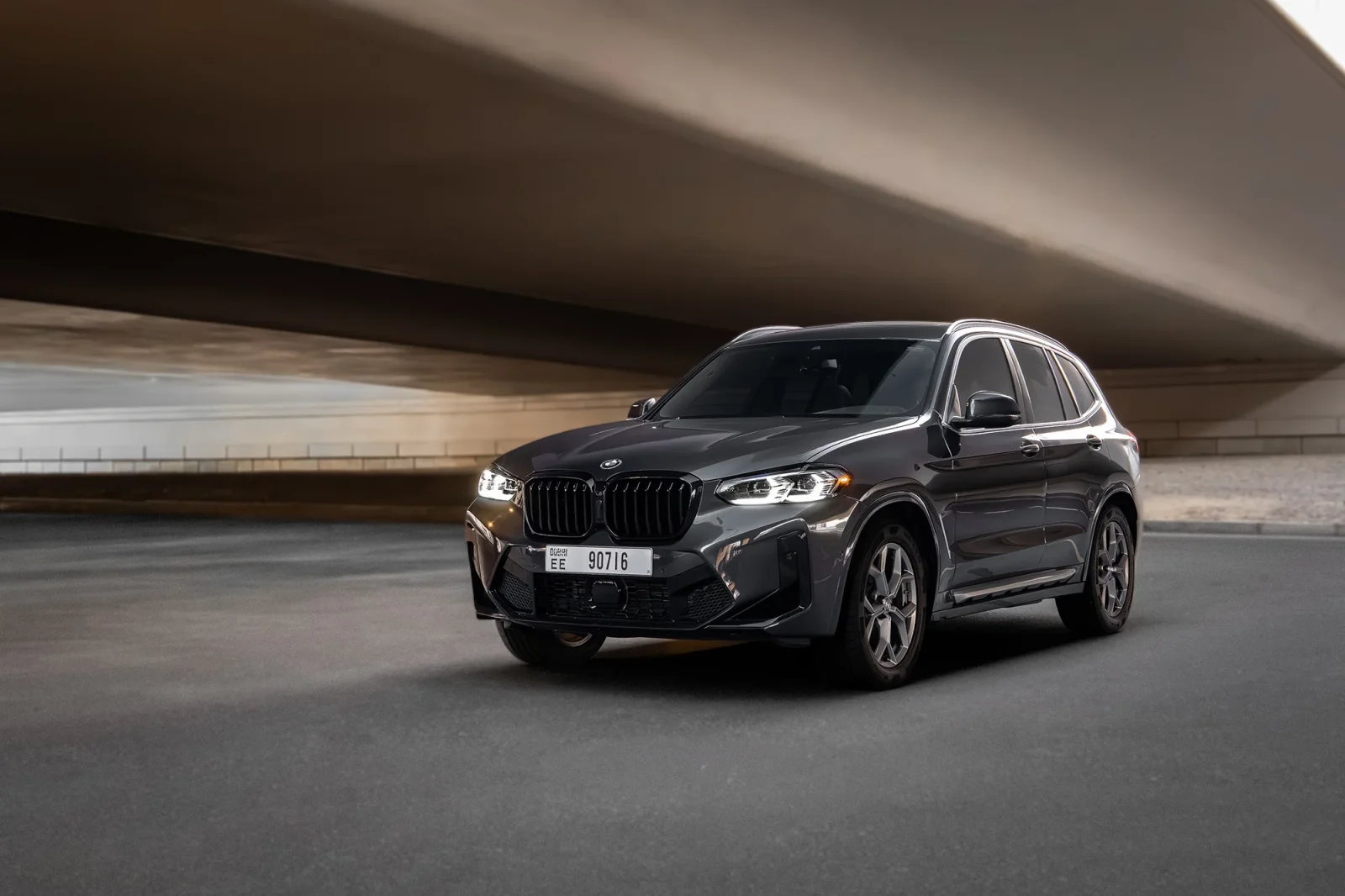 Huren BMW X3  Grijs 2024 in Abu Dhabi - 10 