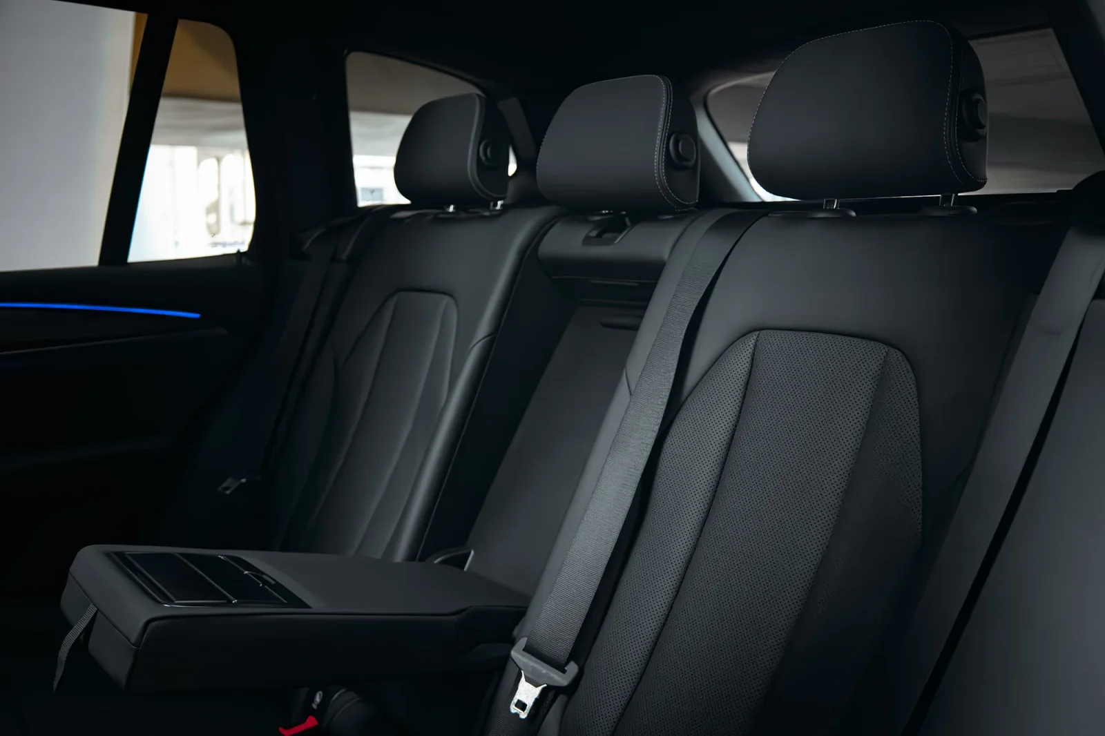 Huren BMW X3  Grijs 2024 in Abu Dhabi - 7 