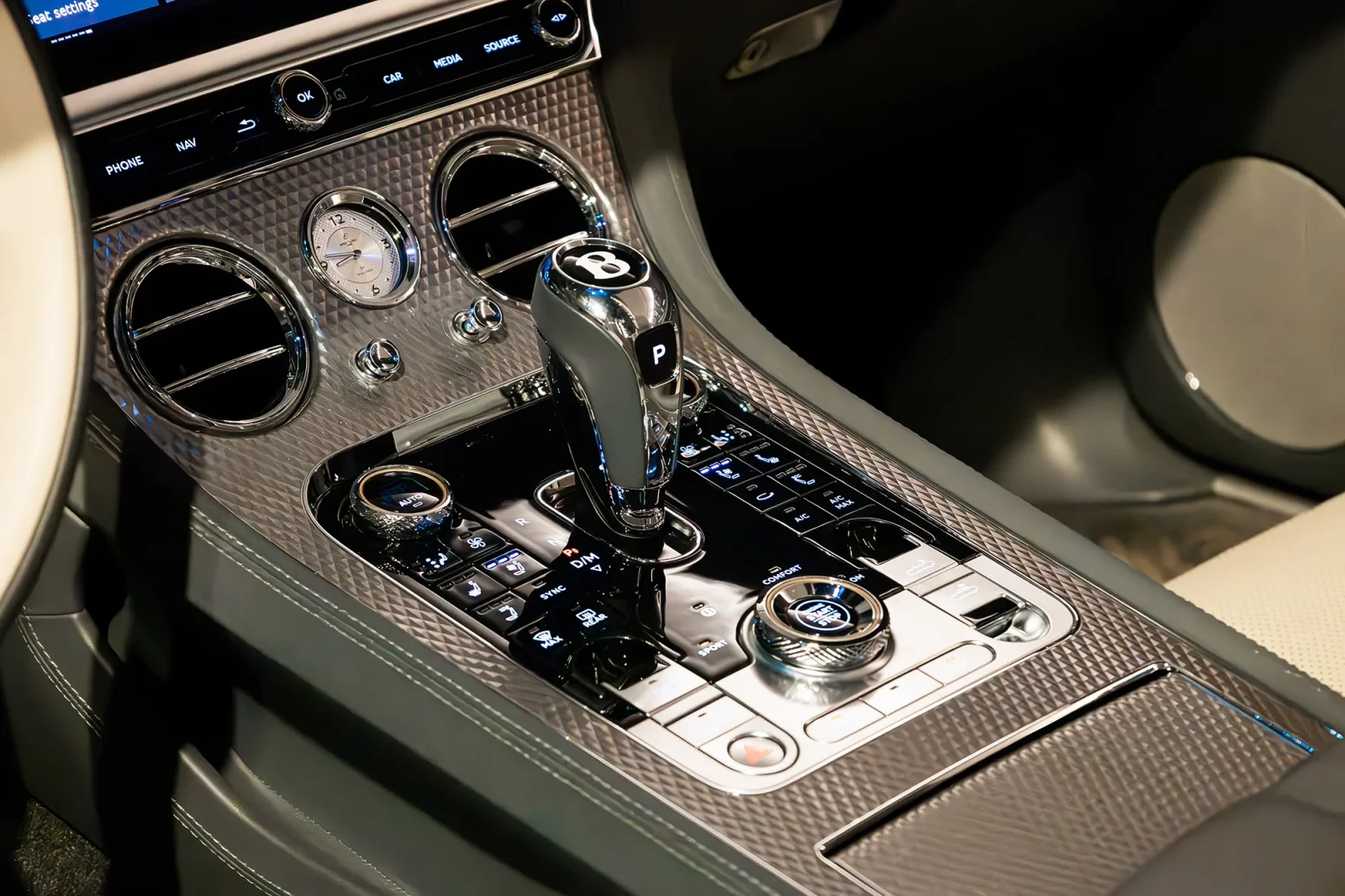 Loyer Bentley Continental GT Mulliner  Blanc 2022 en Abou Dabi - 6 