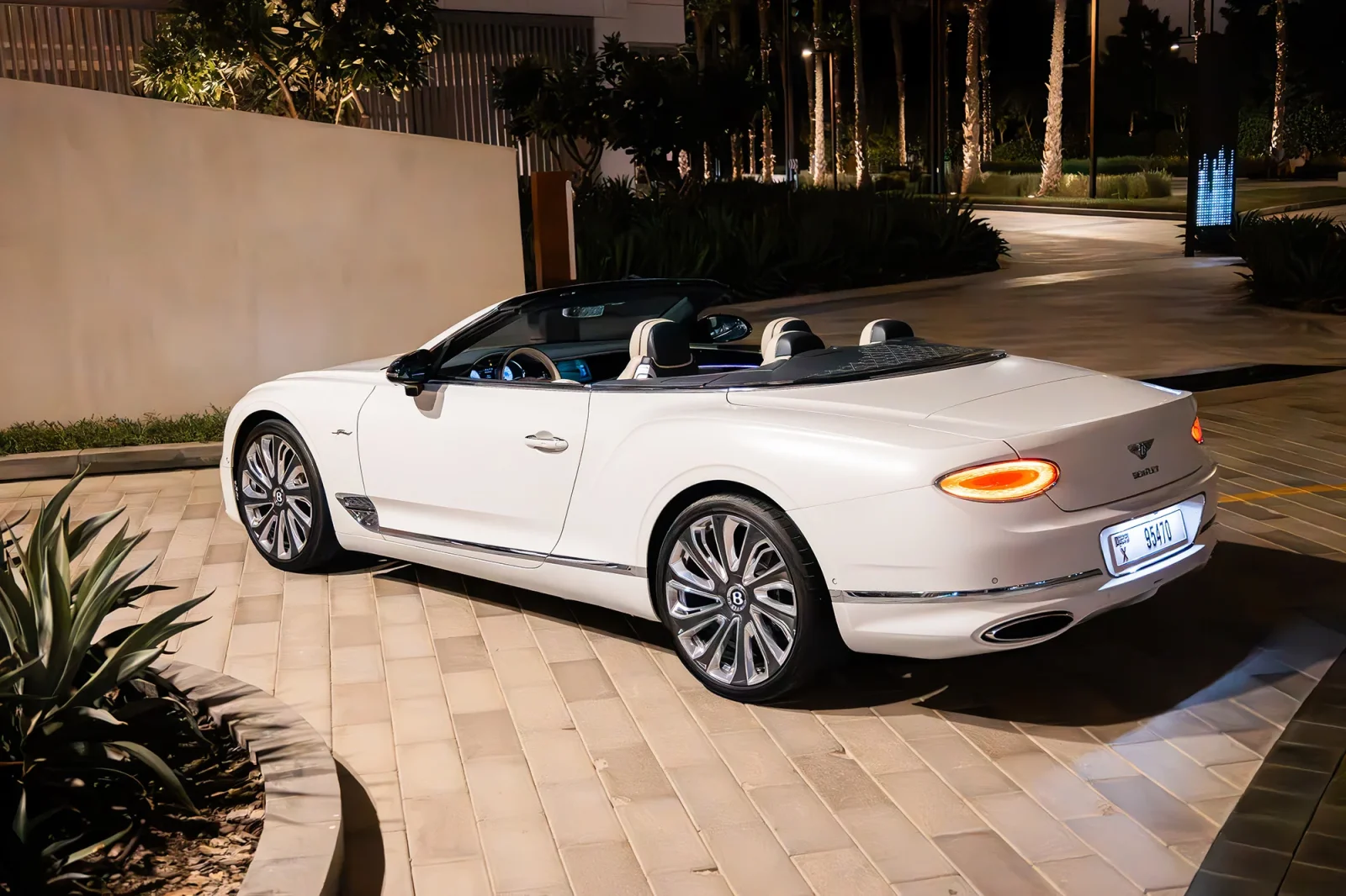 Loyer Bentley Continental GT Mulliner  Blanc 2022 en Abou Dabi - 13 